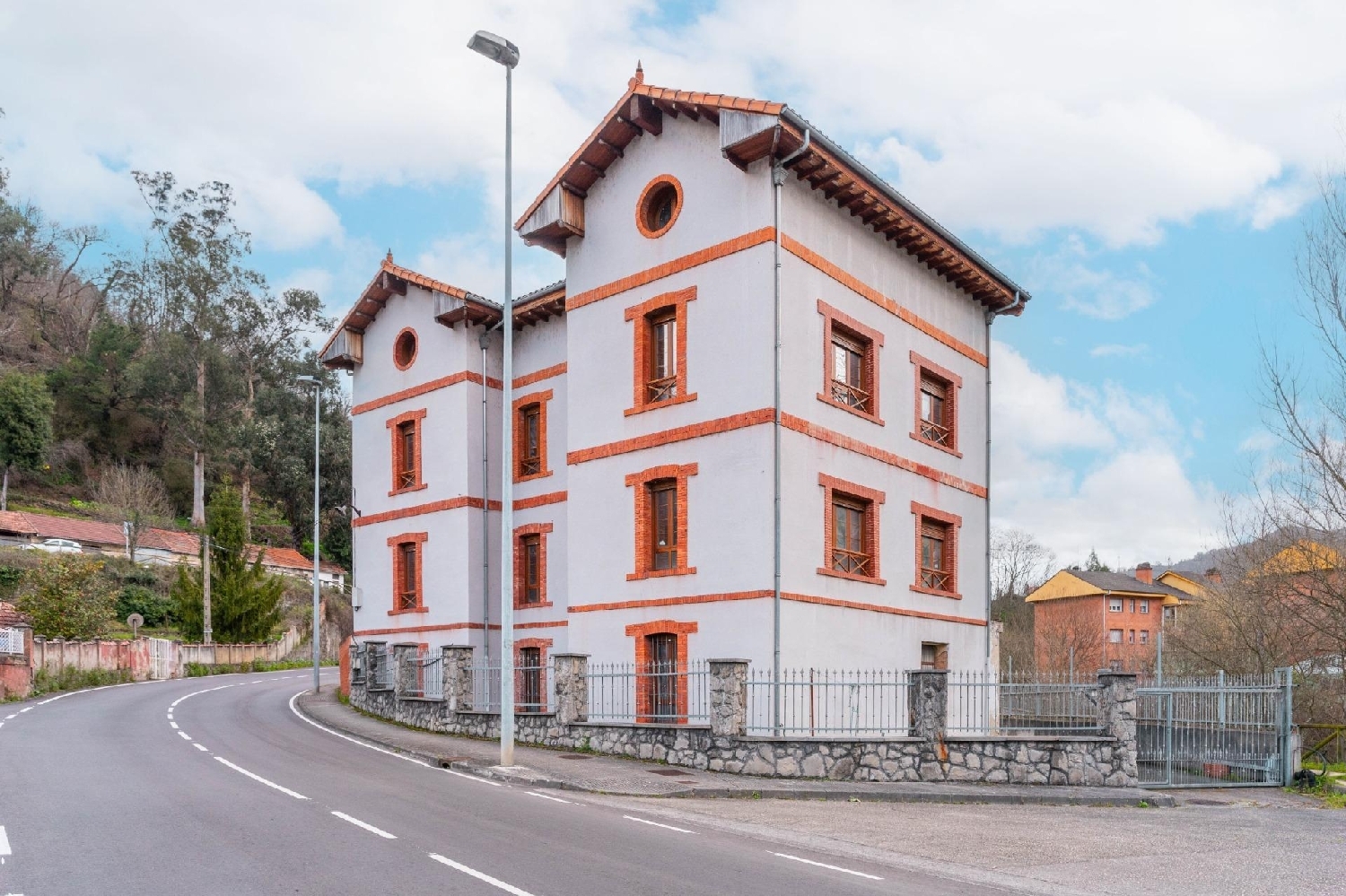  till salu hus Quemadero Caudal 1