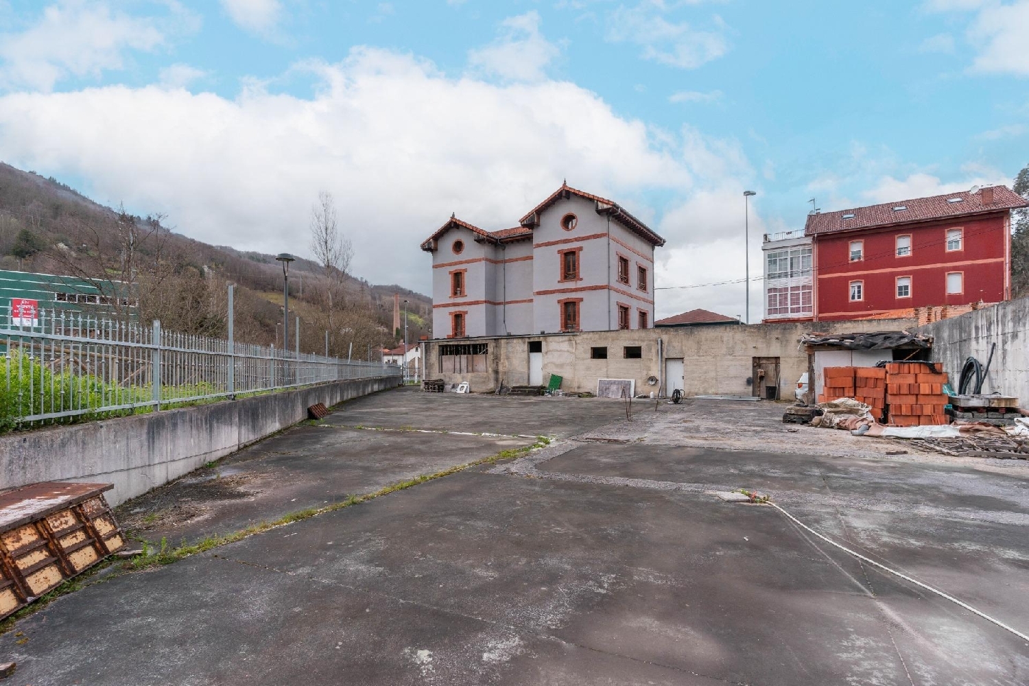  till salu hus Quemadero Caudal 5