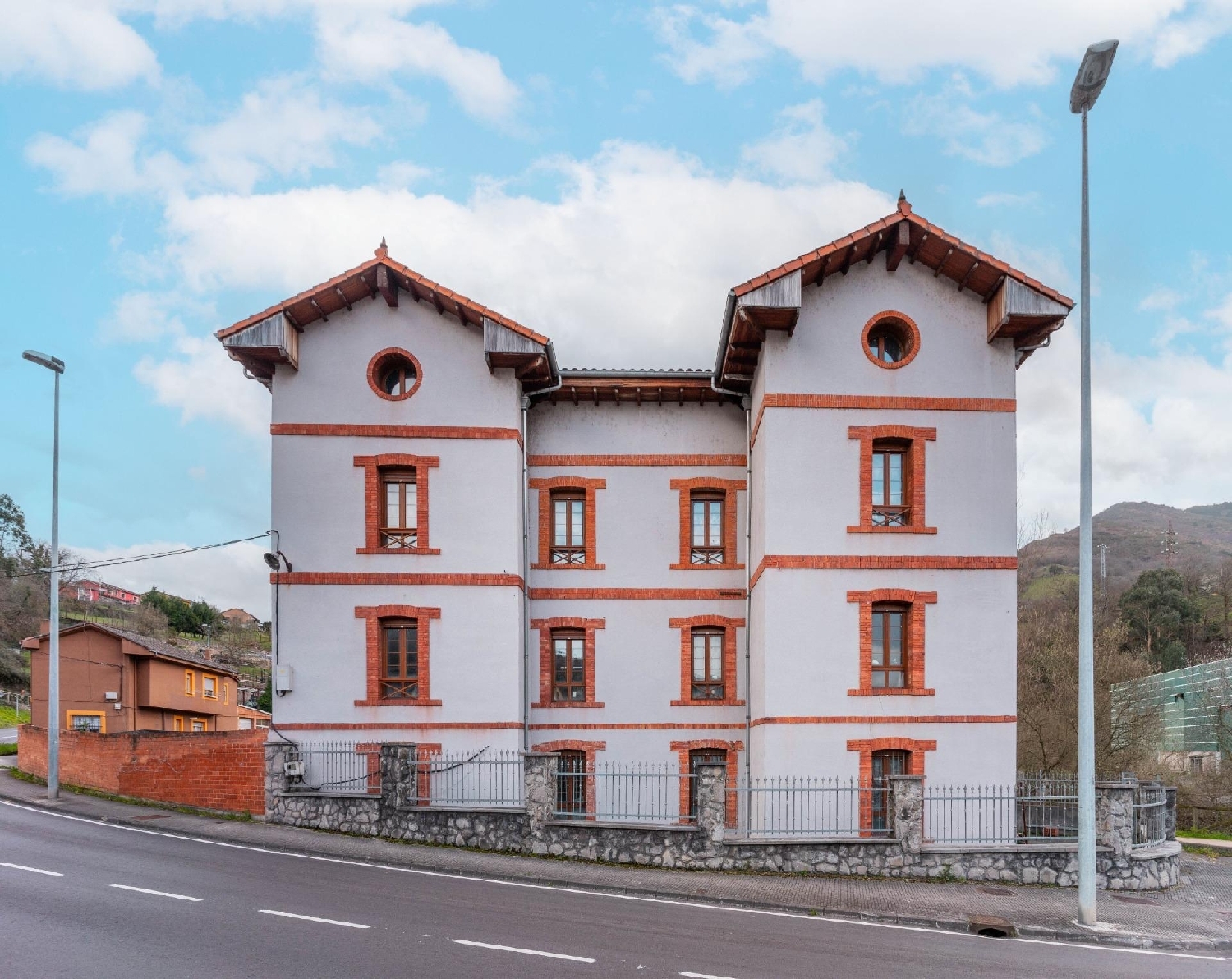 till salu hus Quemadero Caudal 2