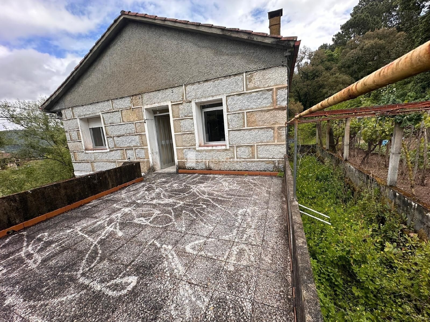 till salu hus Quenlle Ourense 5