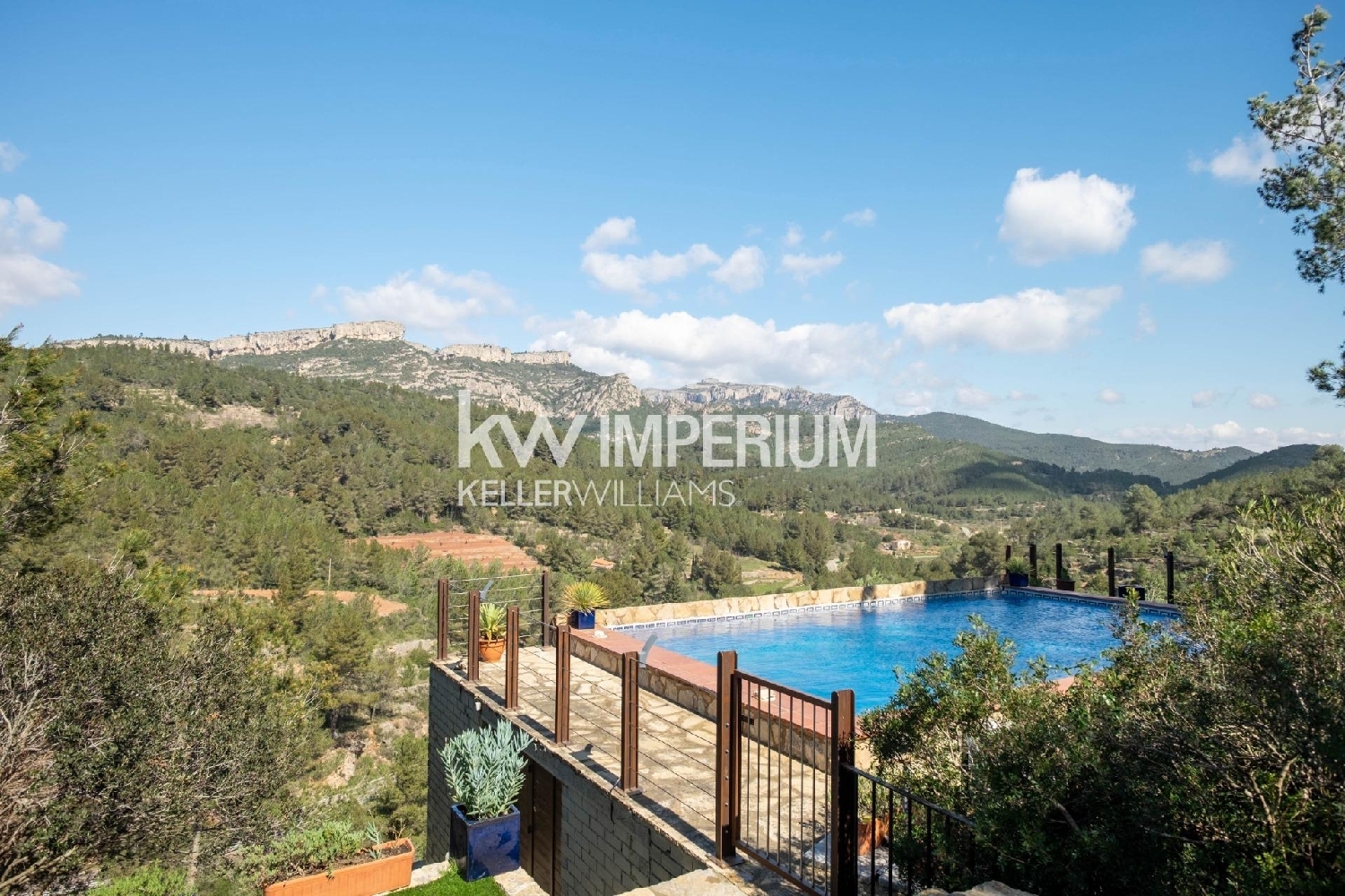 till salu hus Santa Marina Baix Camp 3