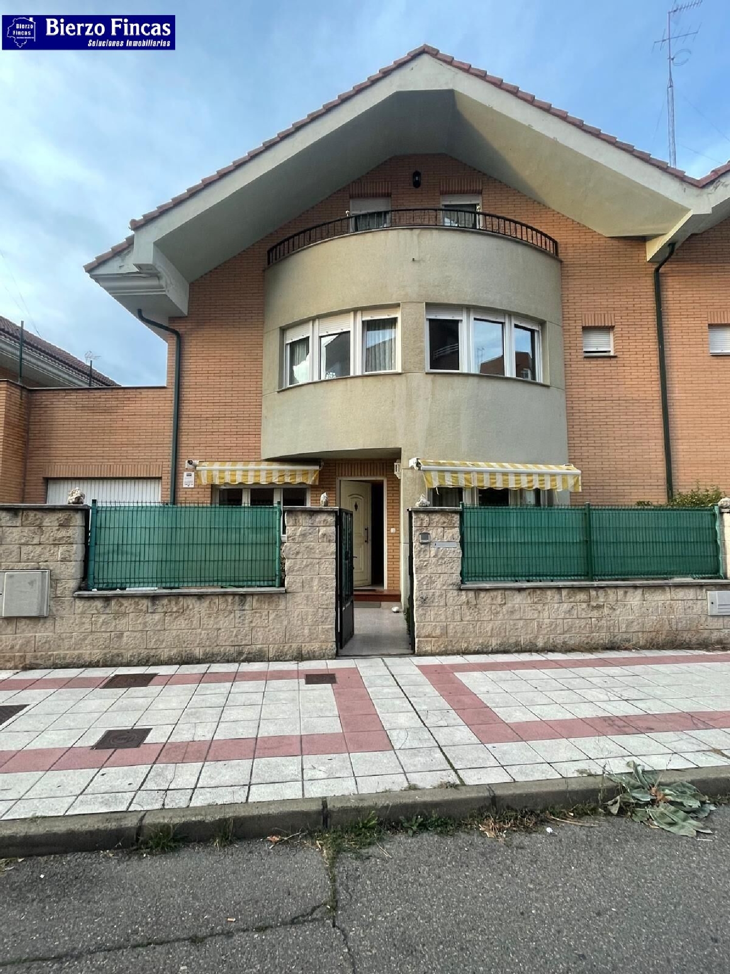  till salu hus Trobajo Del Camino León 1