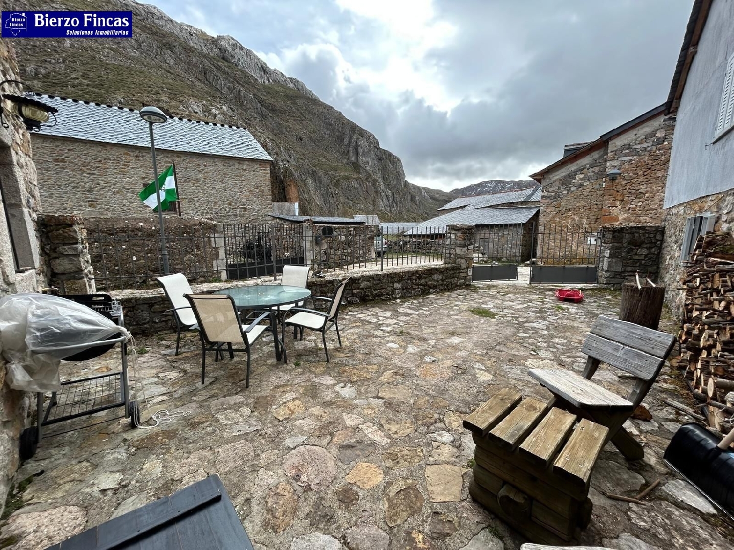  till salu hus Vega De Viejos Villablino 5