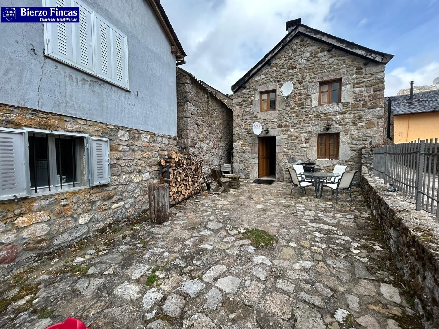 till salu hus Vega De Viejos Villablino 2