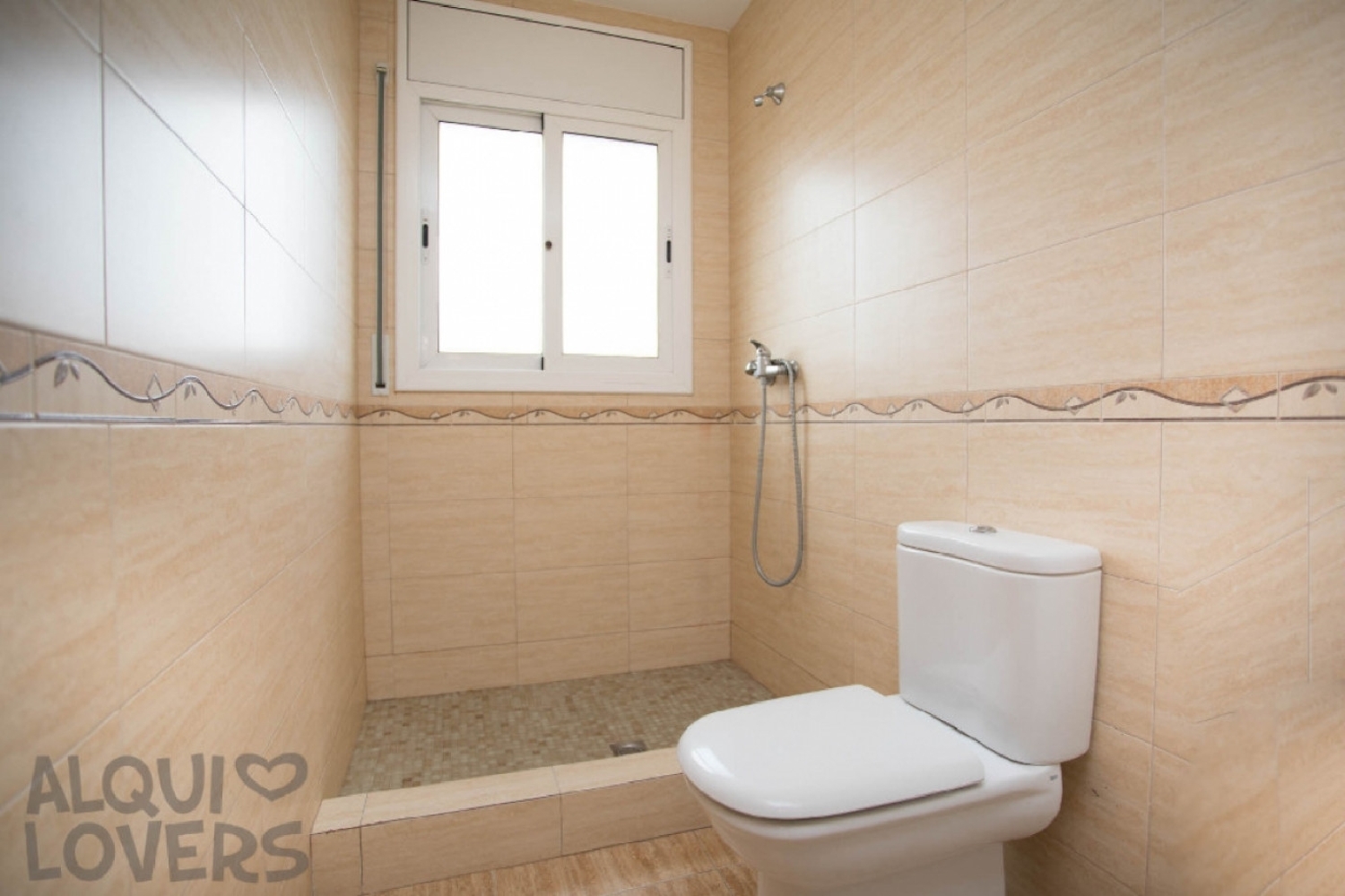 till salu hus Veinat De Baix Selva 6