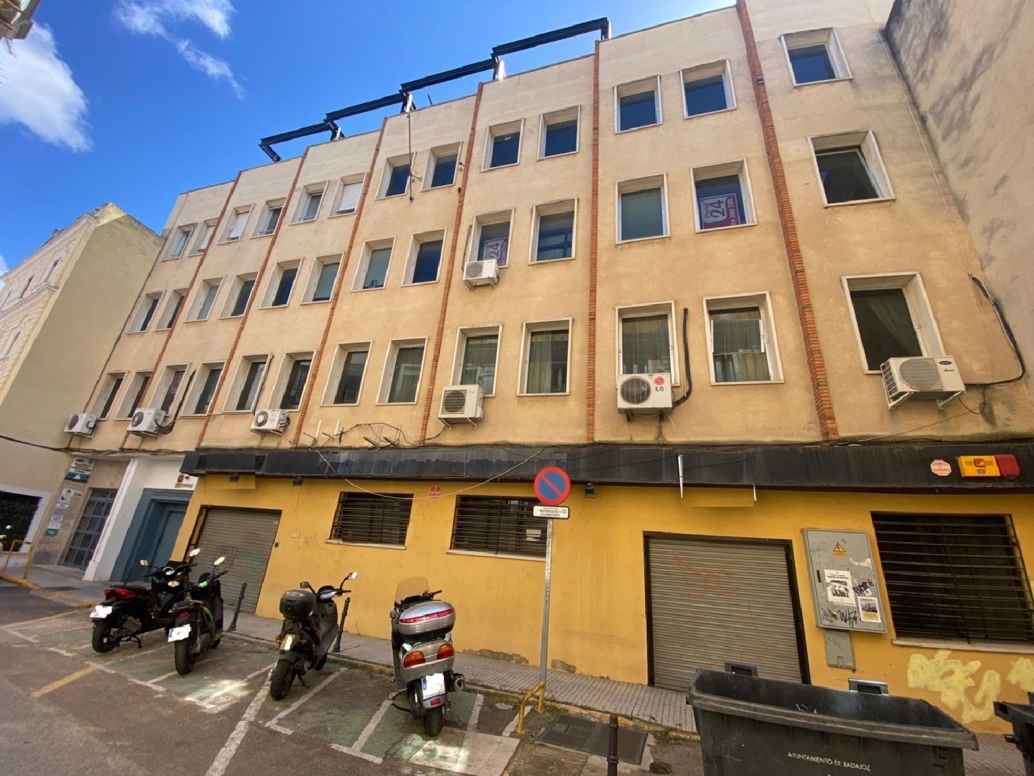  till salu kontor El Plantio Badajoz 1