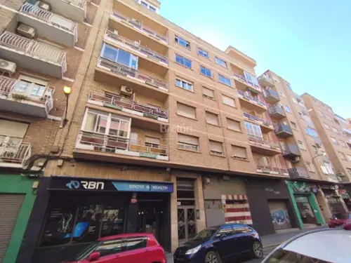 Avenida Valencia D.C. Zaragoza parkering foto 6169982