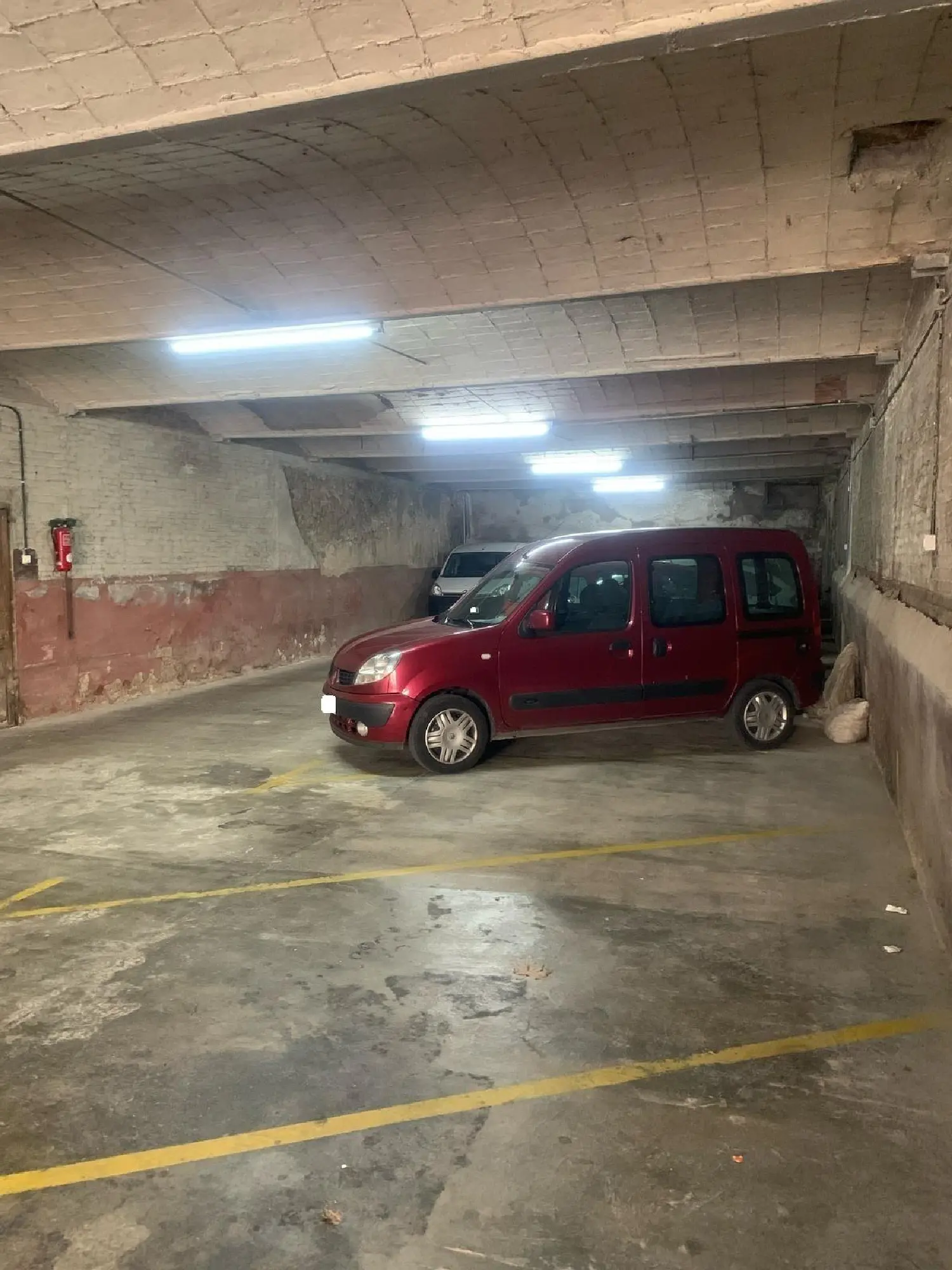  till salu parkering Fabrica Blanca Bages 1