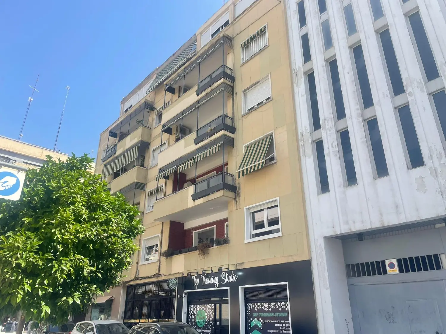 till salu parkering Pescadería Metropolitana De Huelva 2