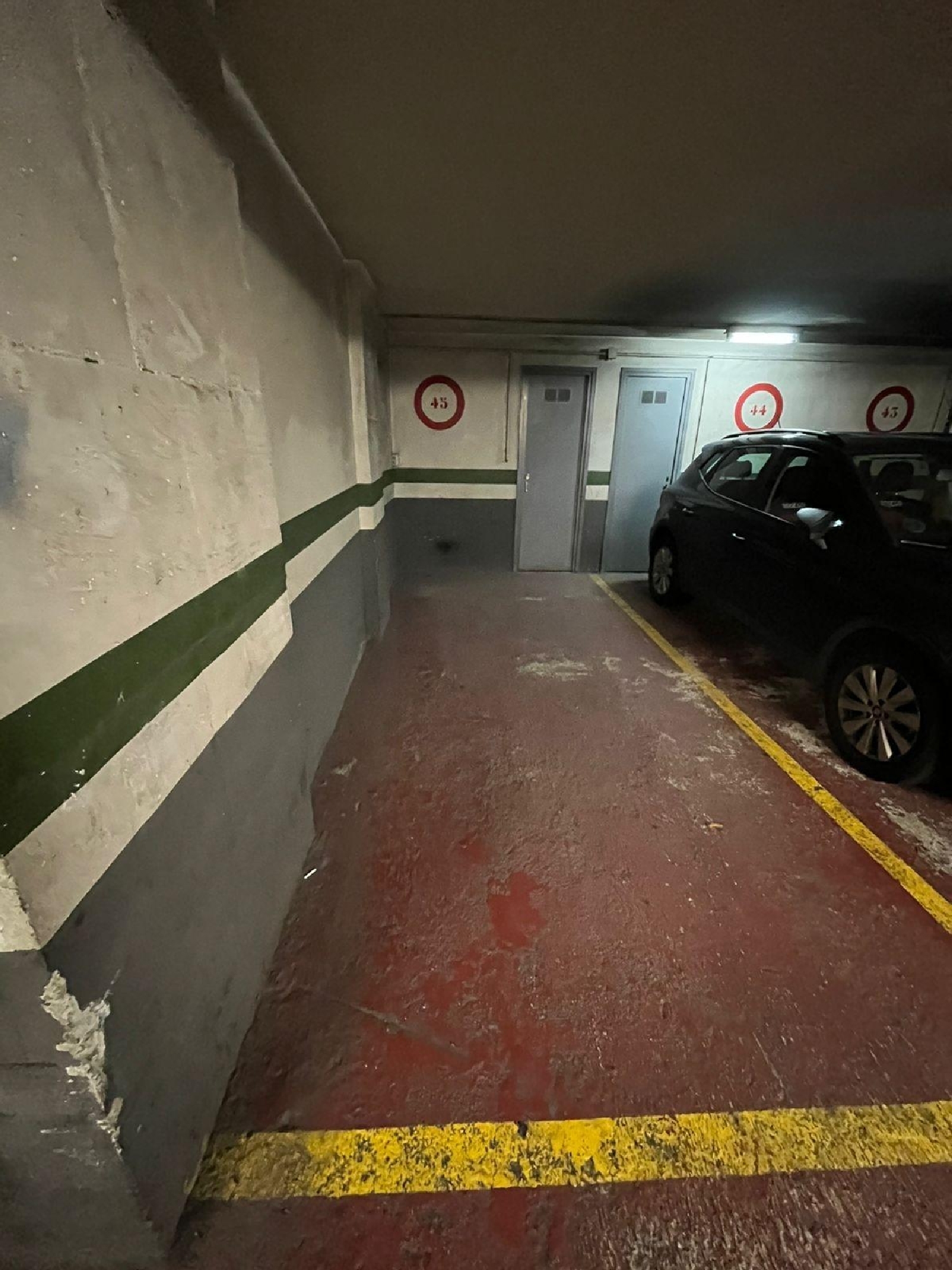 till salu parkering Les Bons Encamp 2