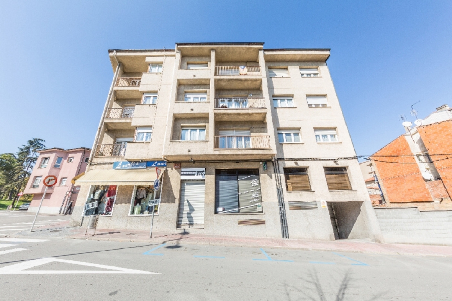  for sale parking space Manlleu Osona 1