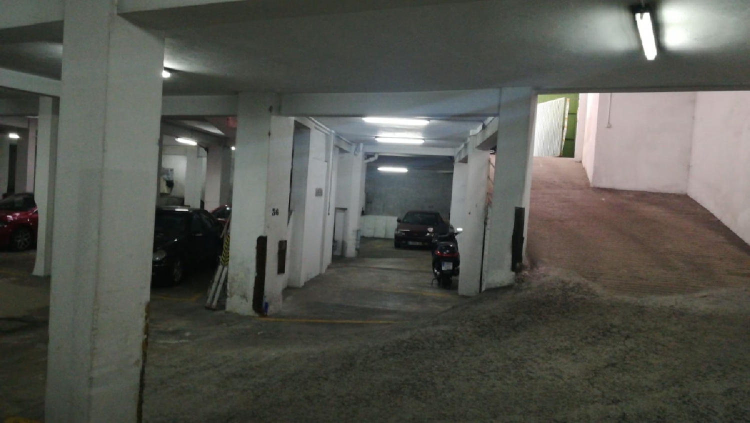  till salu parkering Os Mallos Coruña 1