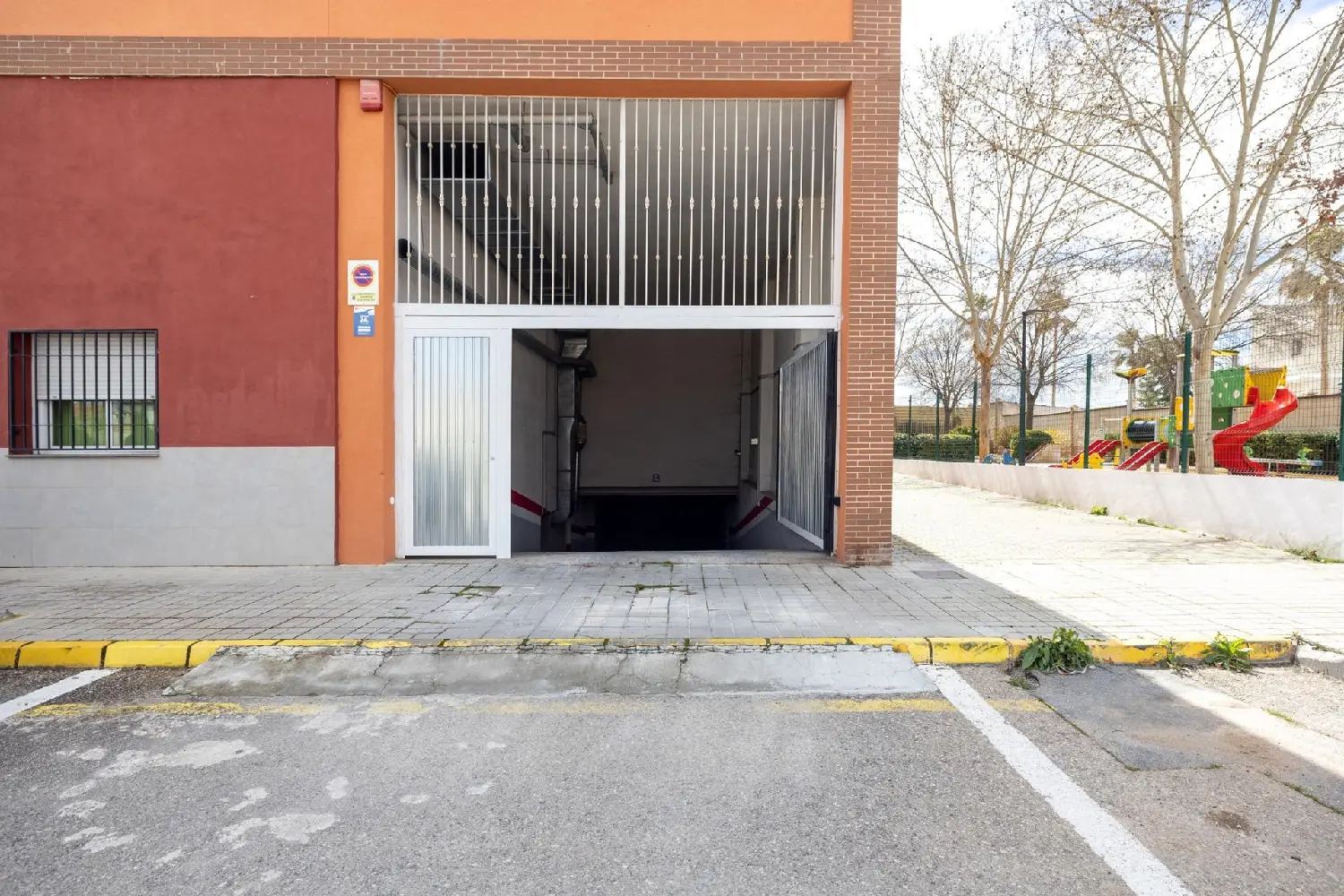till salu parkering Romilla Vega De Granada 2
