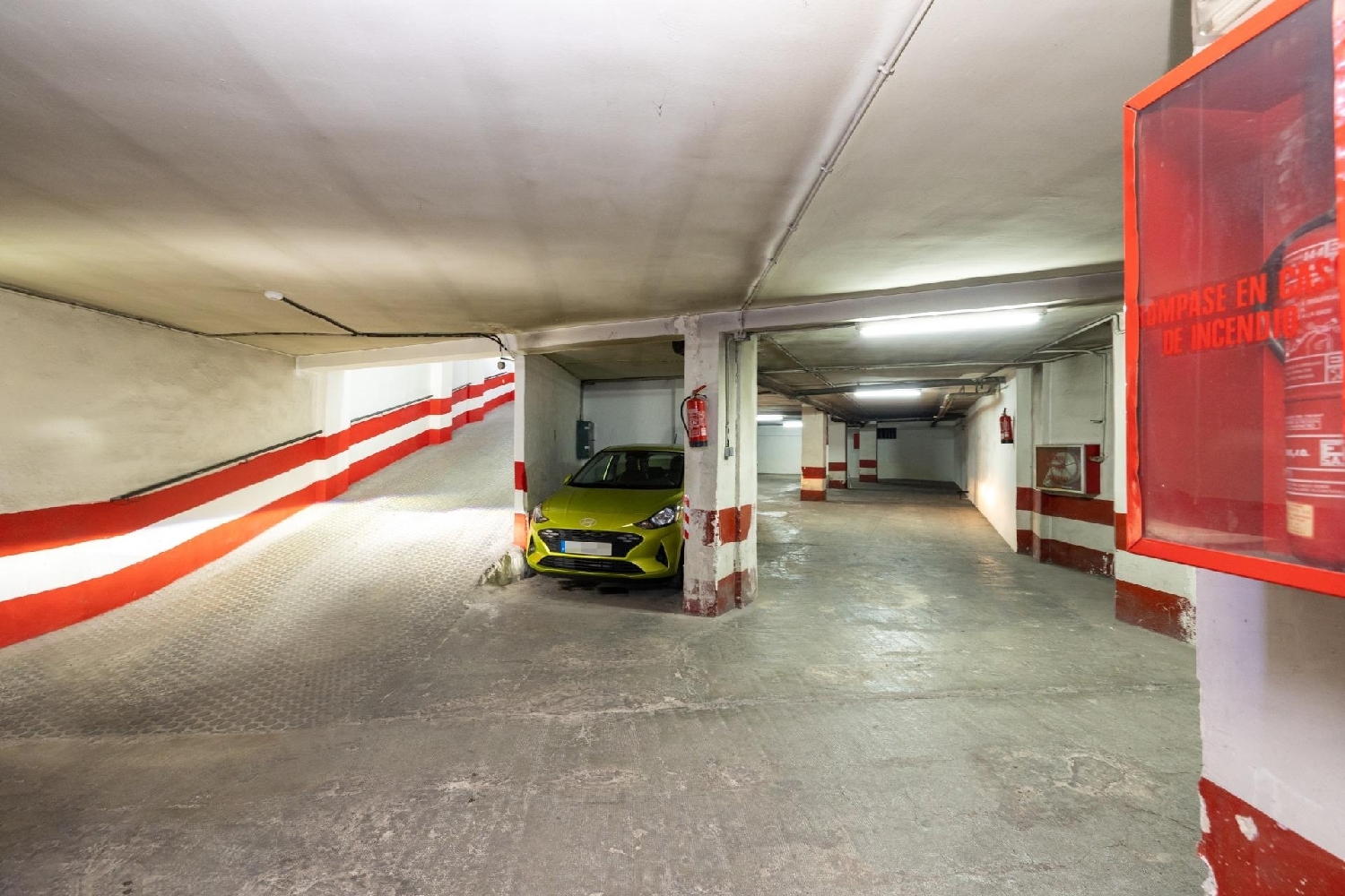  till salu parkering Ronda Vega De Granada 8