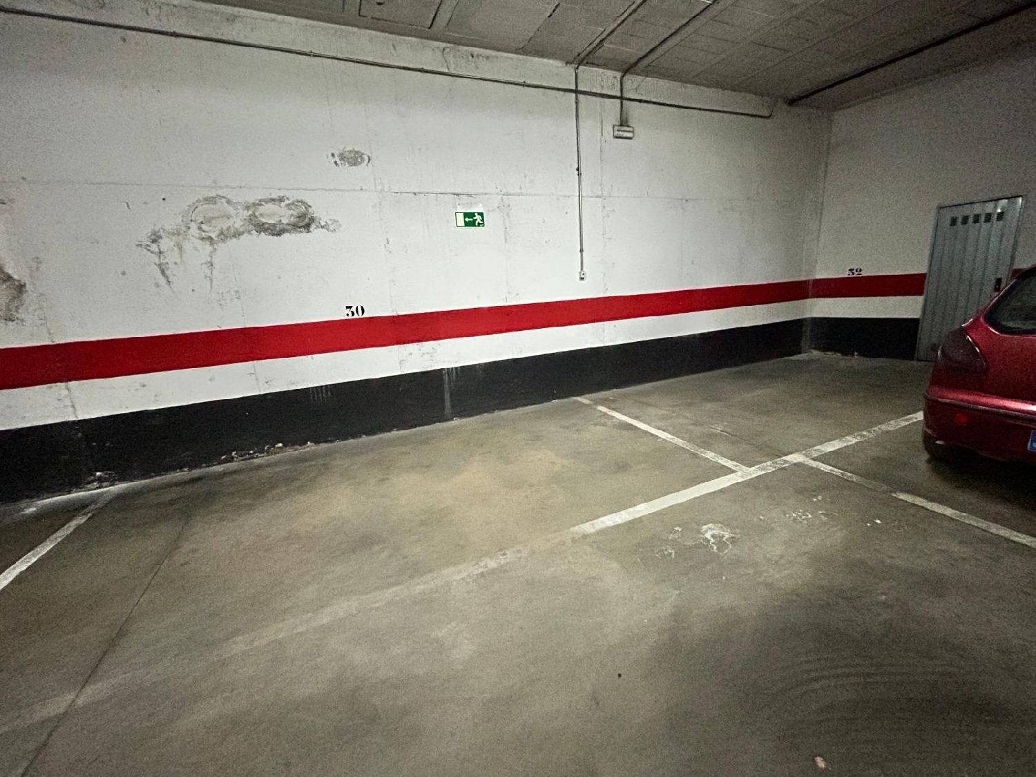  till salu parkering Urbanizacion Los Lebratos Badajoz 1