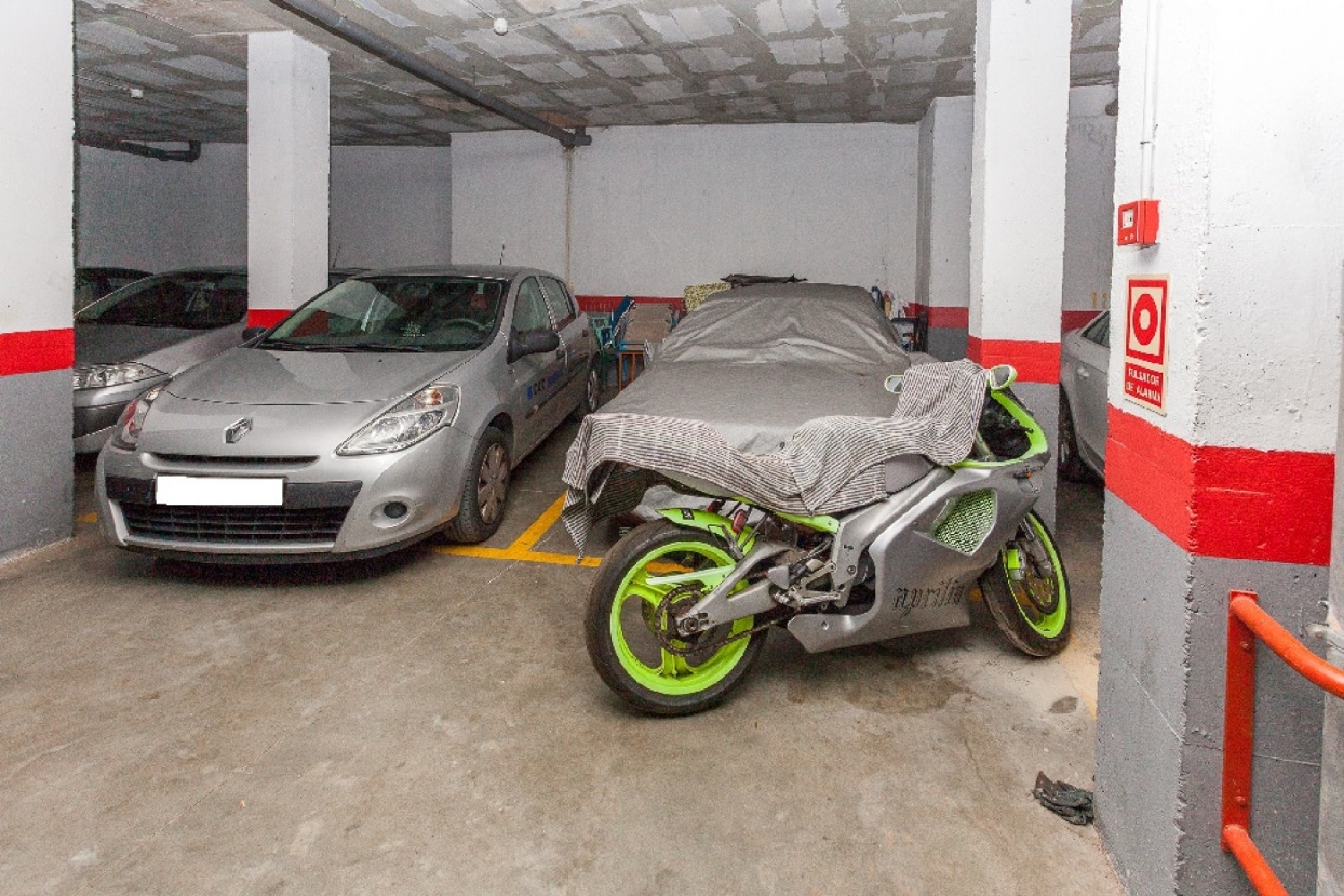 till salu parkering Valdés Axarquía 2