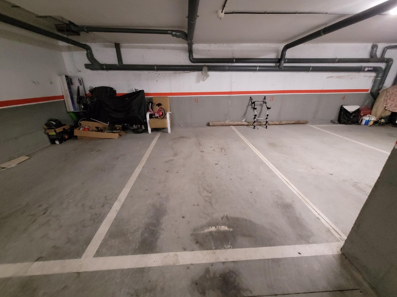 till salu parkering Veinat De Ganix Gironès 2