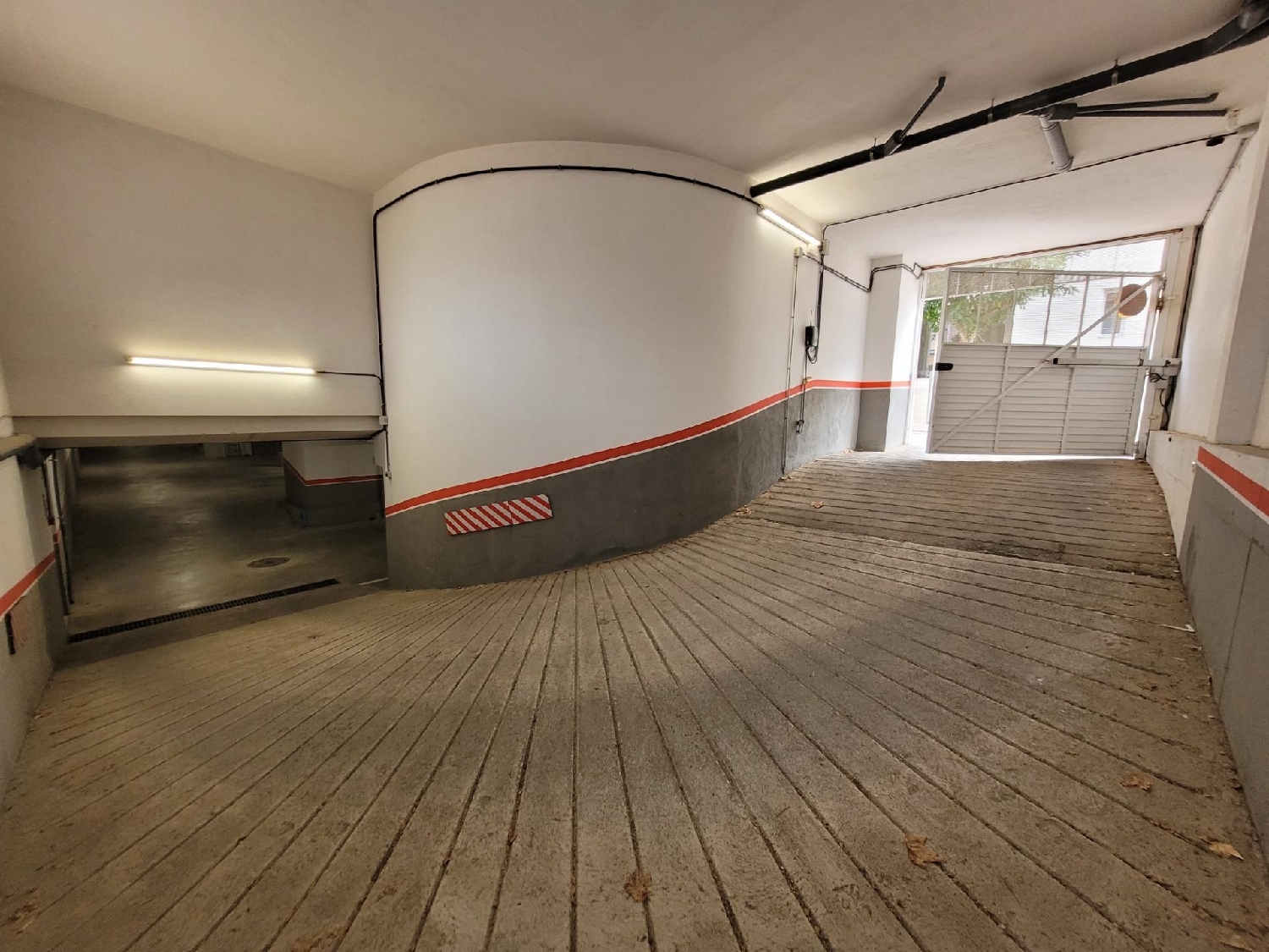  till salu parkering Veinat De Ganix Gironès 5