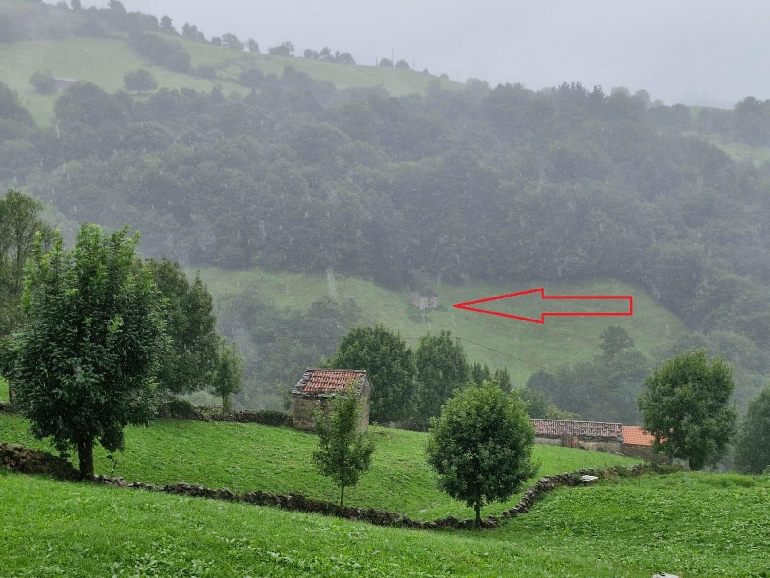  till salu tomt Pisueña Valles Pasiegos 1