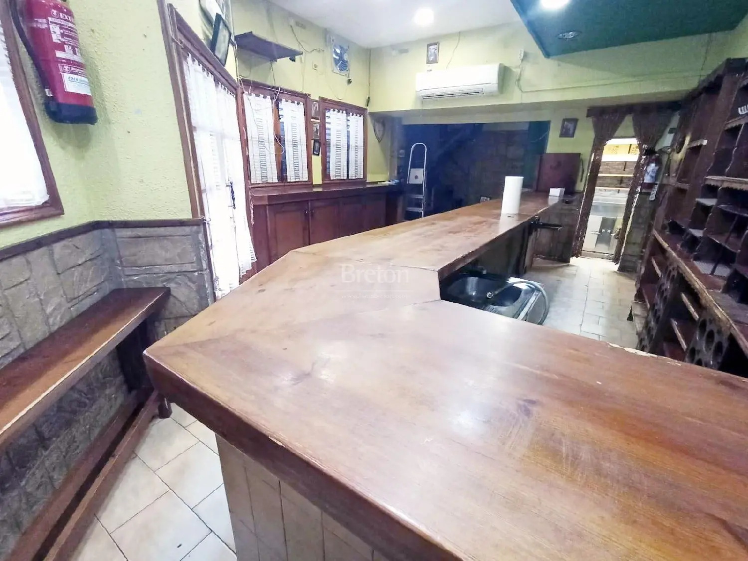  till salu lokal Avenida Valencia D.C. Zaragoza 4
