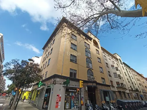 Avenida Valencia D.C. Zaragoza lokal foto 6170002