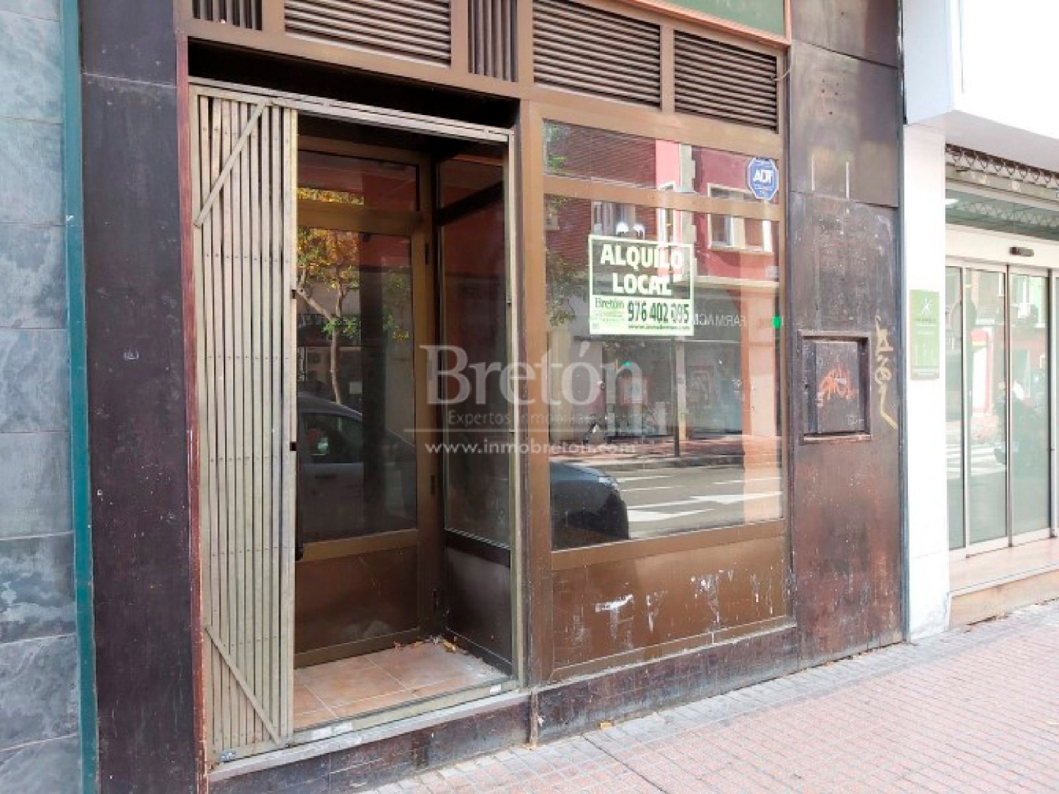  till salu lokal Avenida Valencia D.C. Zaragoza 4