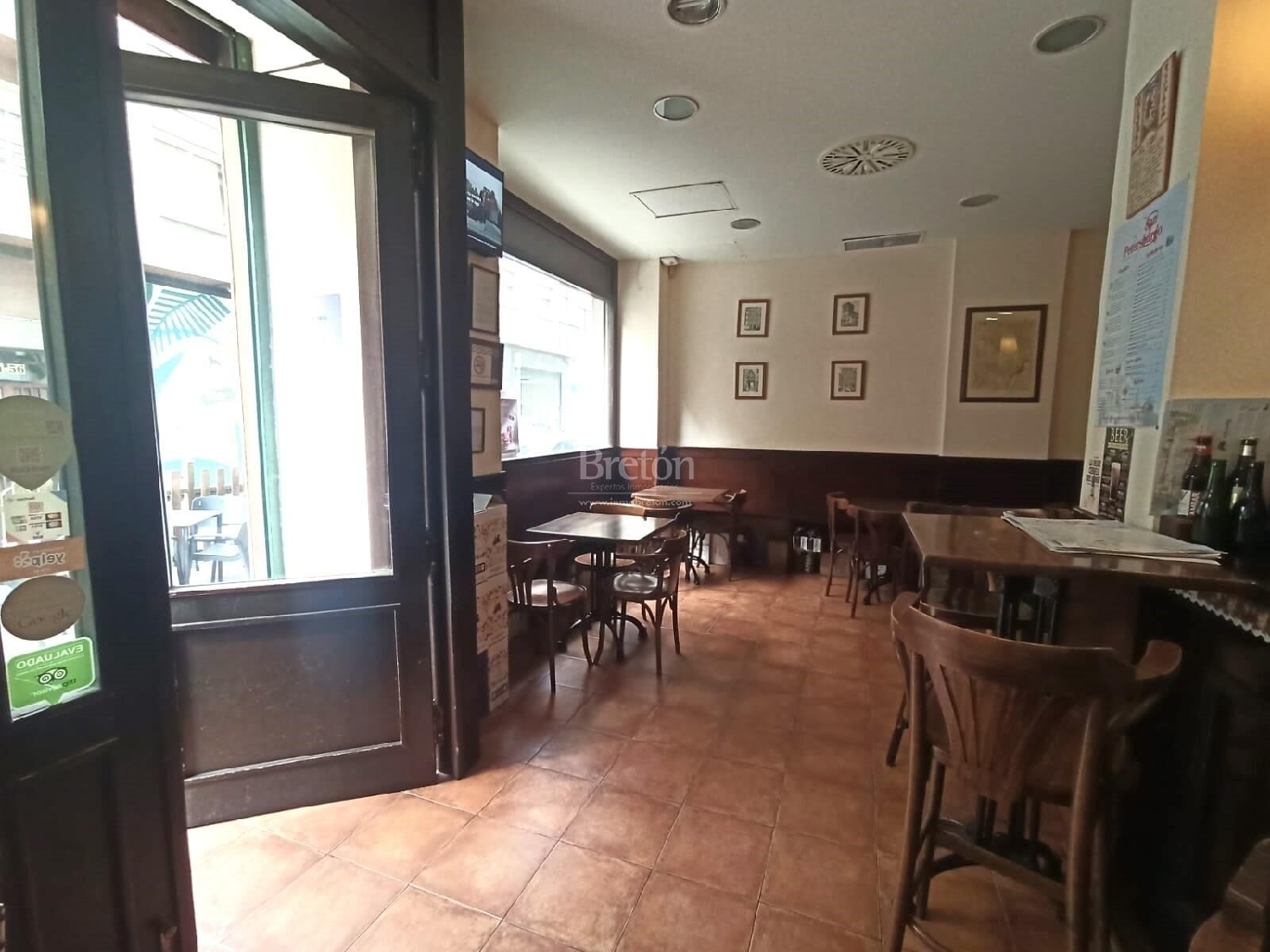  till salu lokal Avenida Valencia D.C. Zaragoza 4