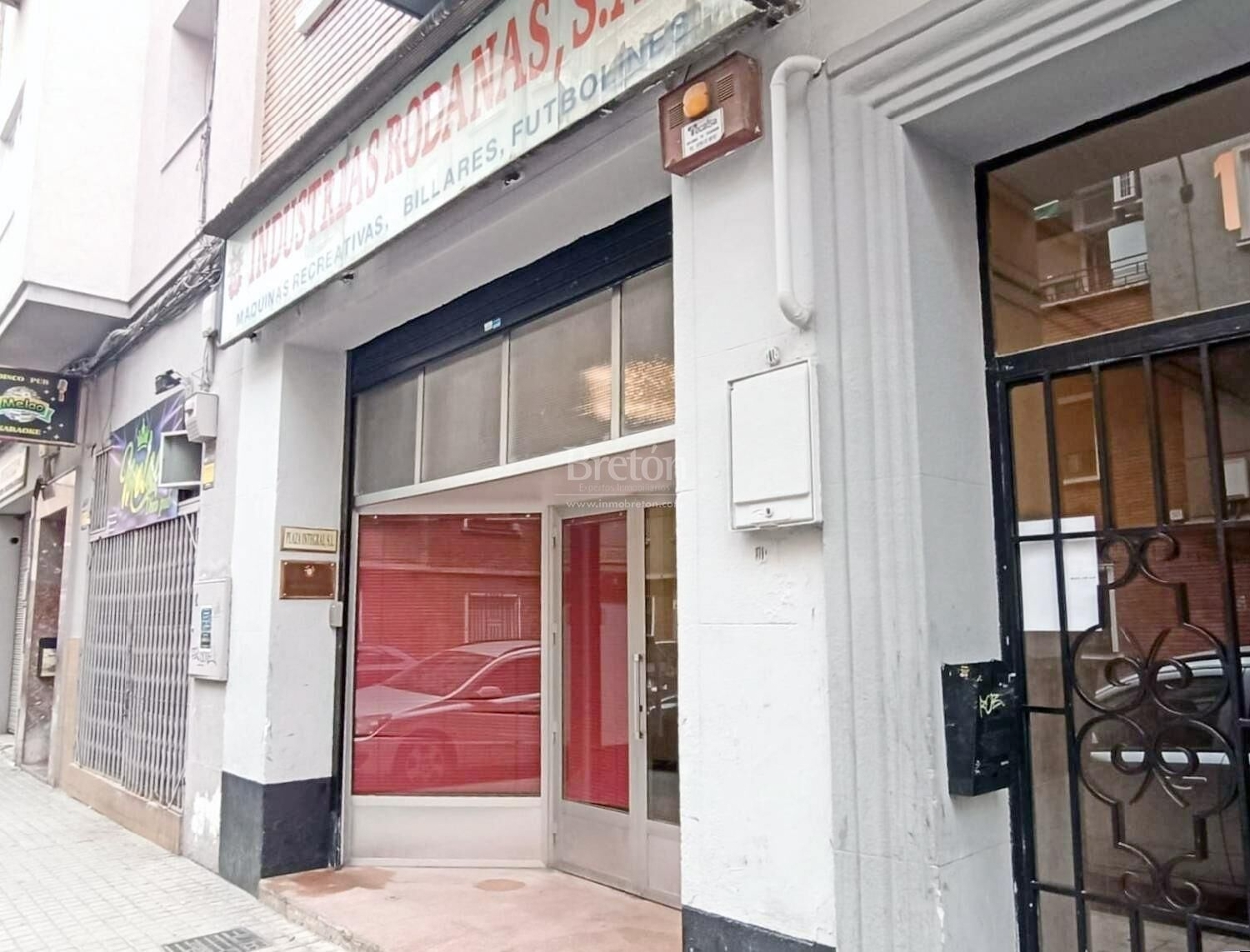  till salu lokal Avenida Valencia D.C. Zaragoza 7