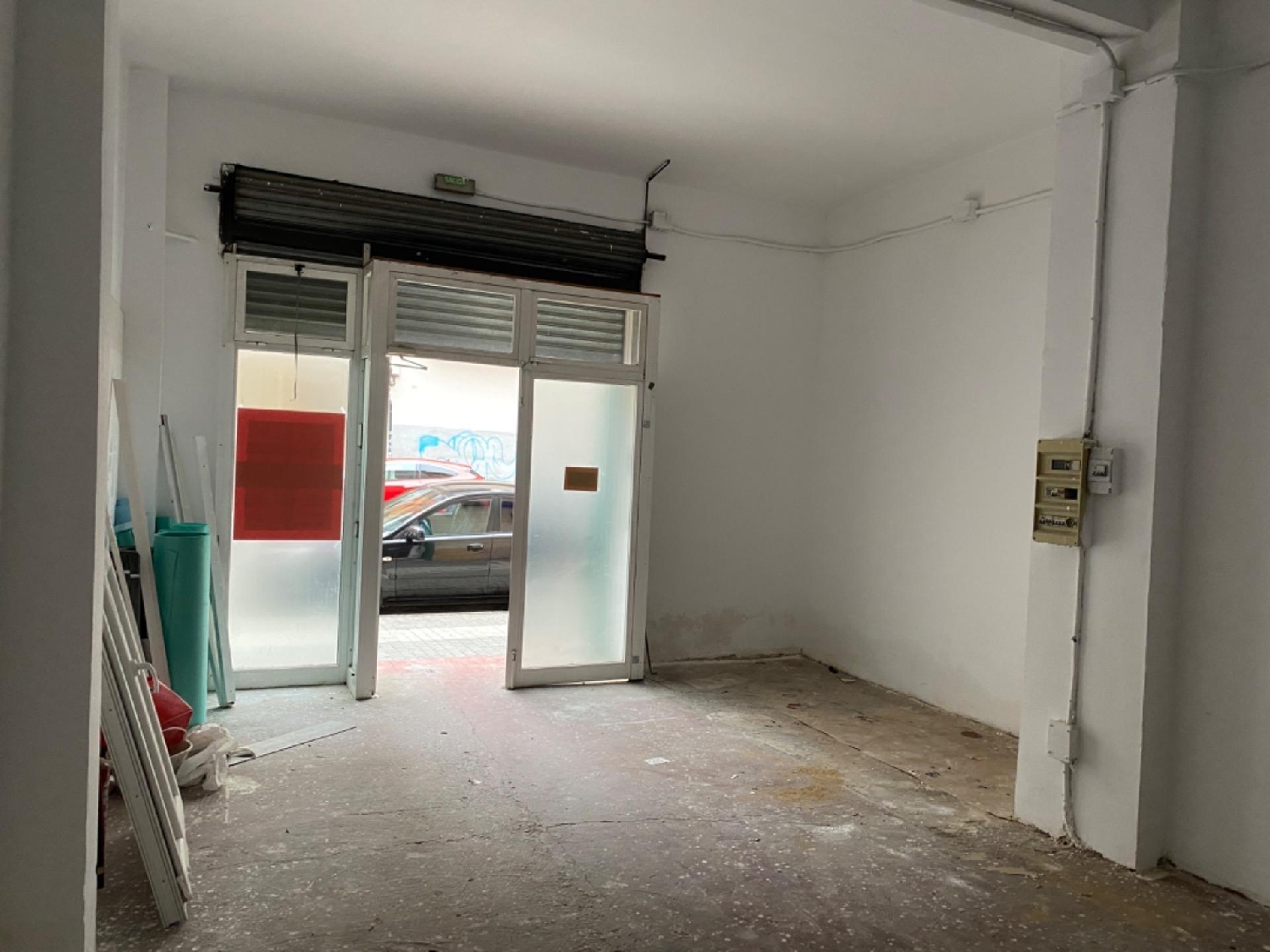  till salu lokal Avenida Valencia D.C. Zaragoza 4