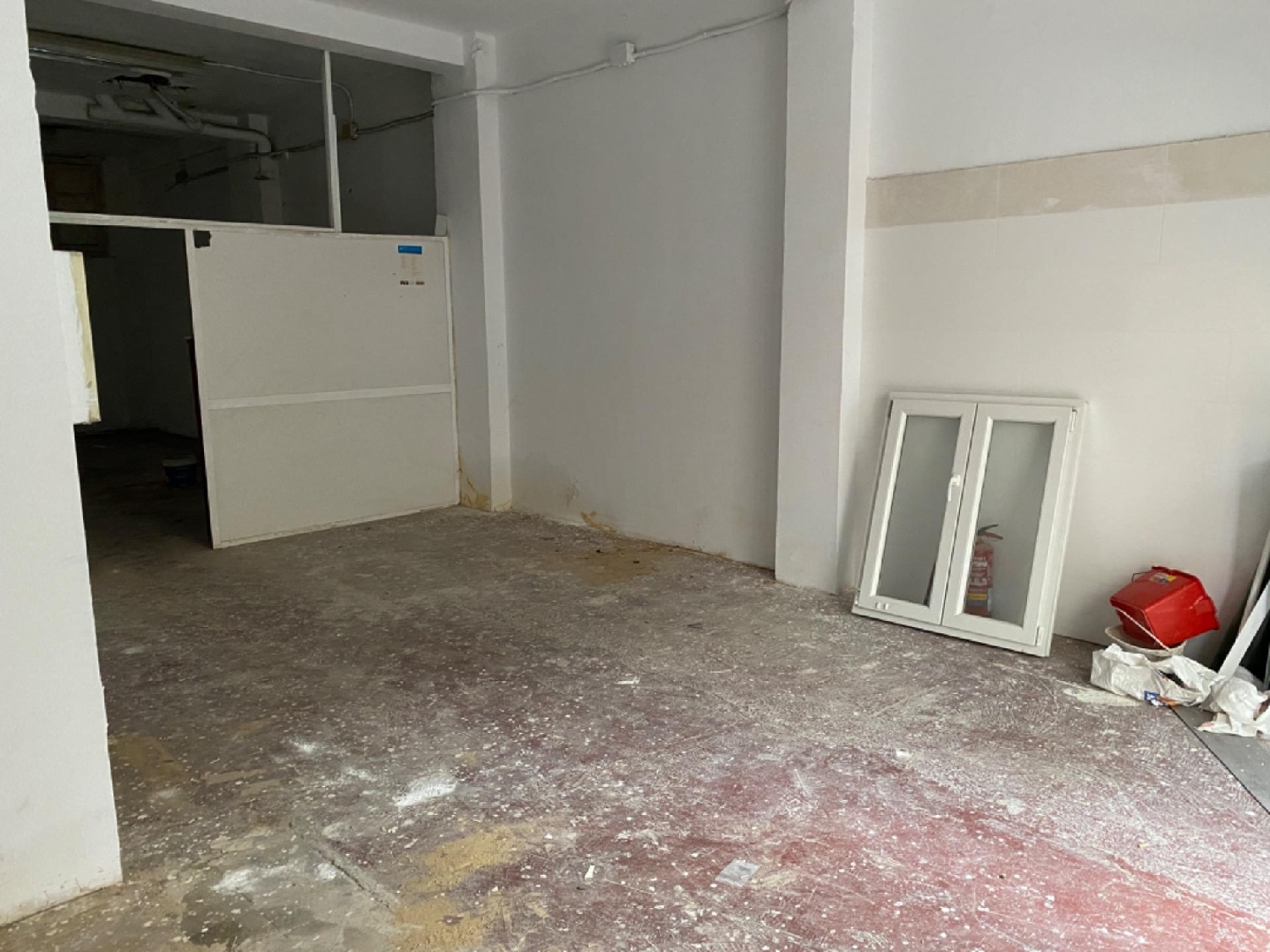 till salu lokal Avenida Valencia D.C. Zaragoza 3