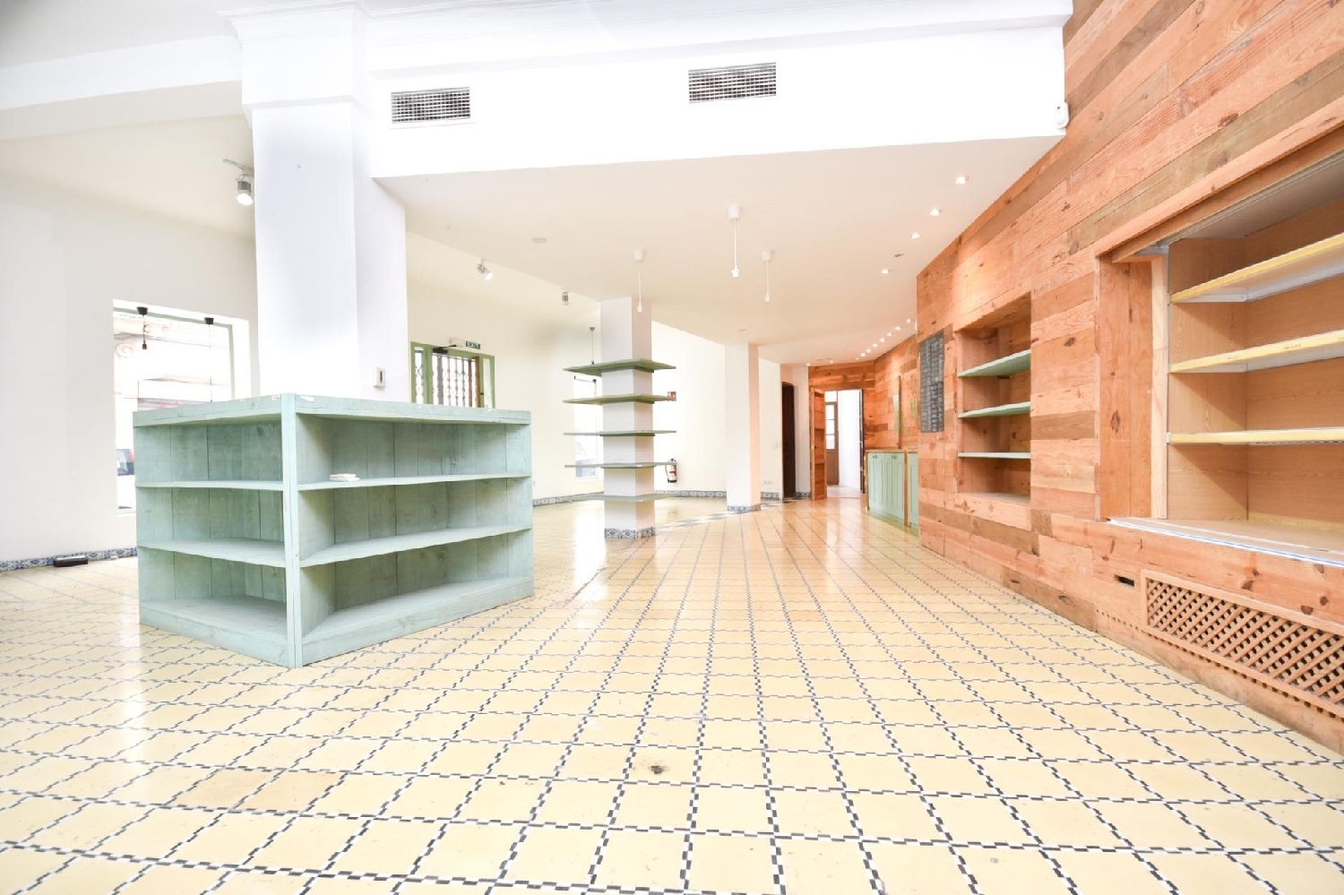  till salu lokal Avenidas Palma 6