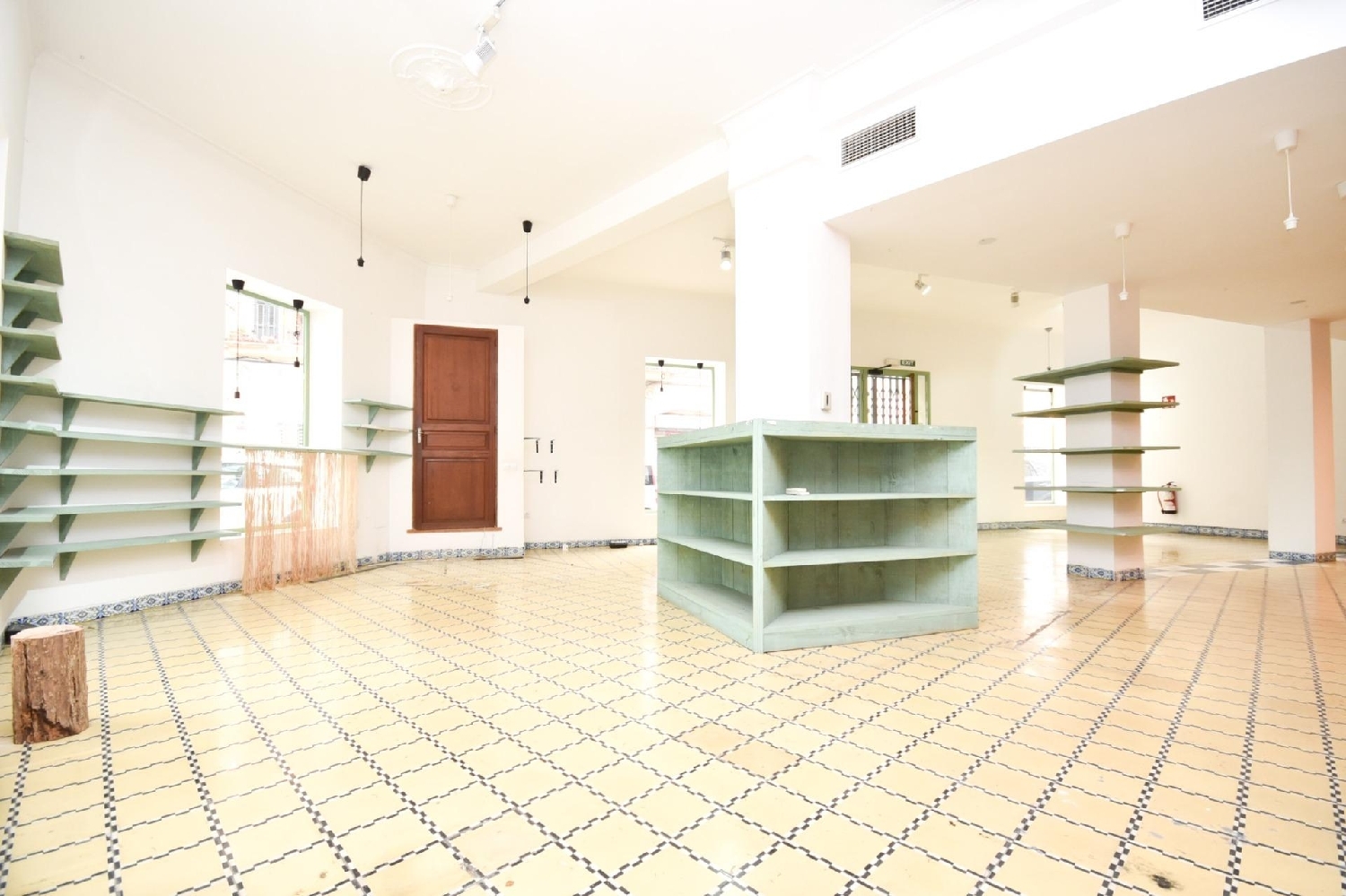  till salu lokal Avenidas Palma 4