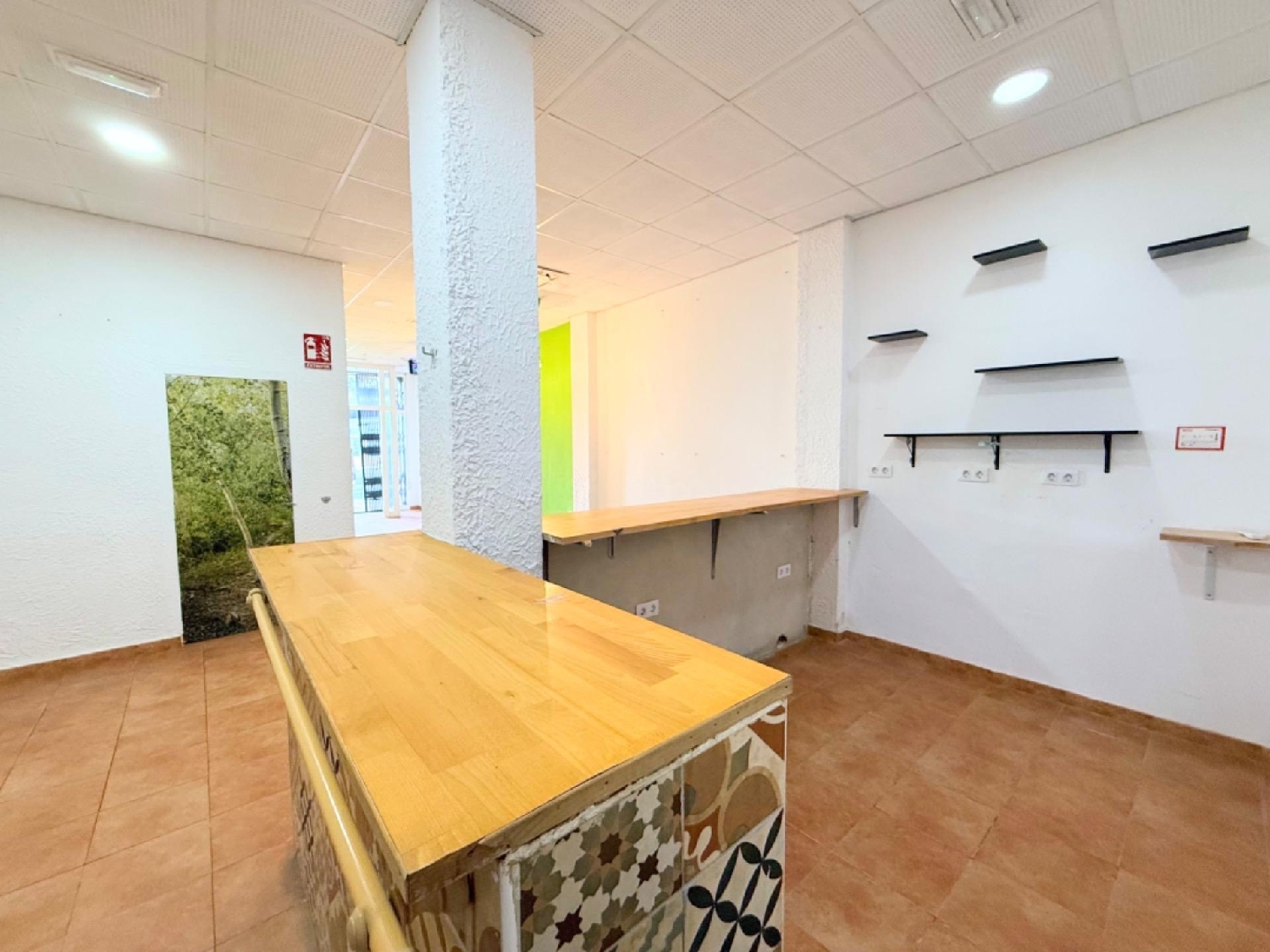  till salu lokal Bellaterra Ribera Baixa 7
