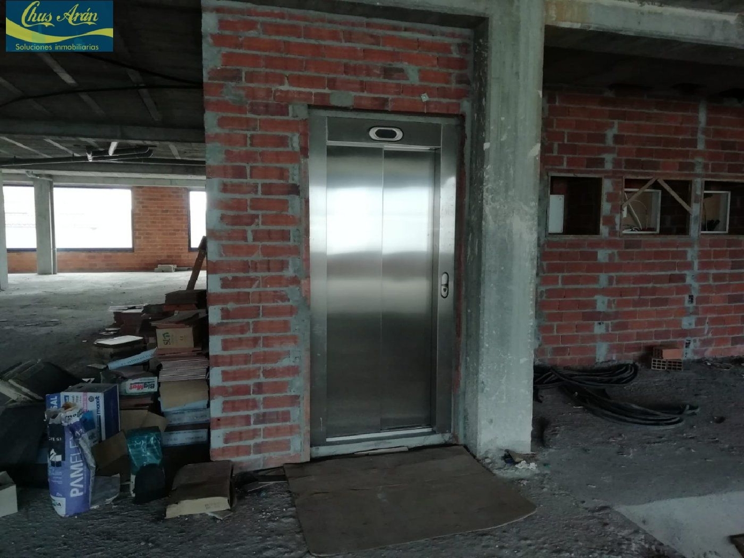  en venta local Bertoa Bergantiños 8