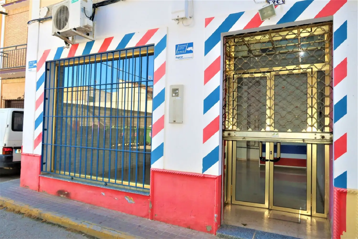  till salu lokal Brenes Vega Del Guadalquivir 1