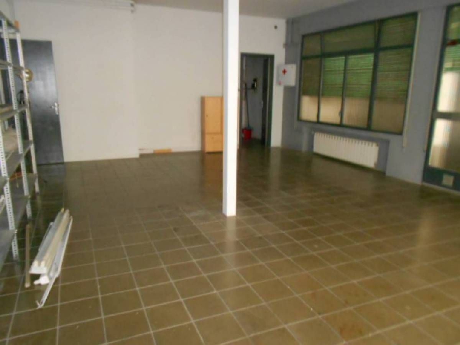 till salu lokal Cabrianes Bages 3