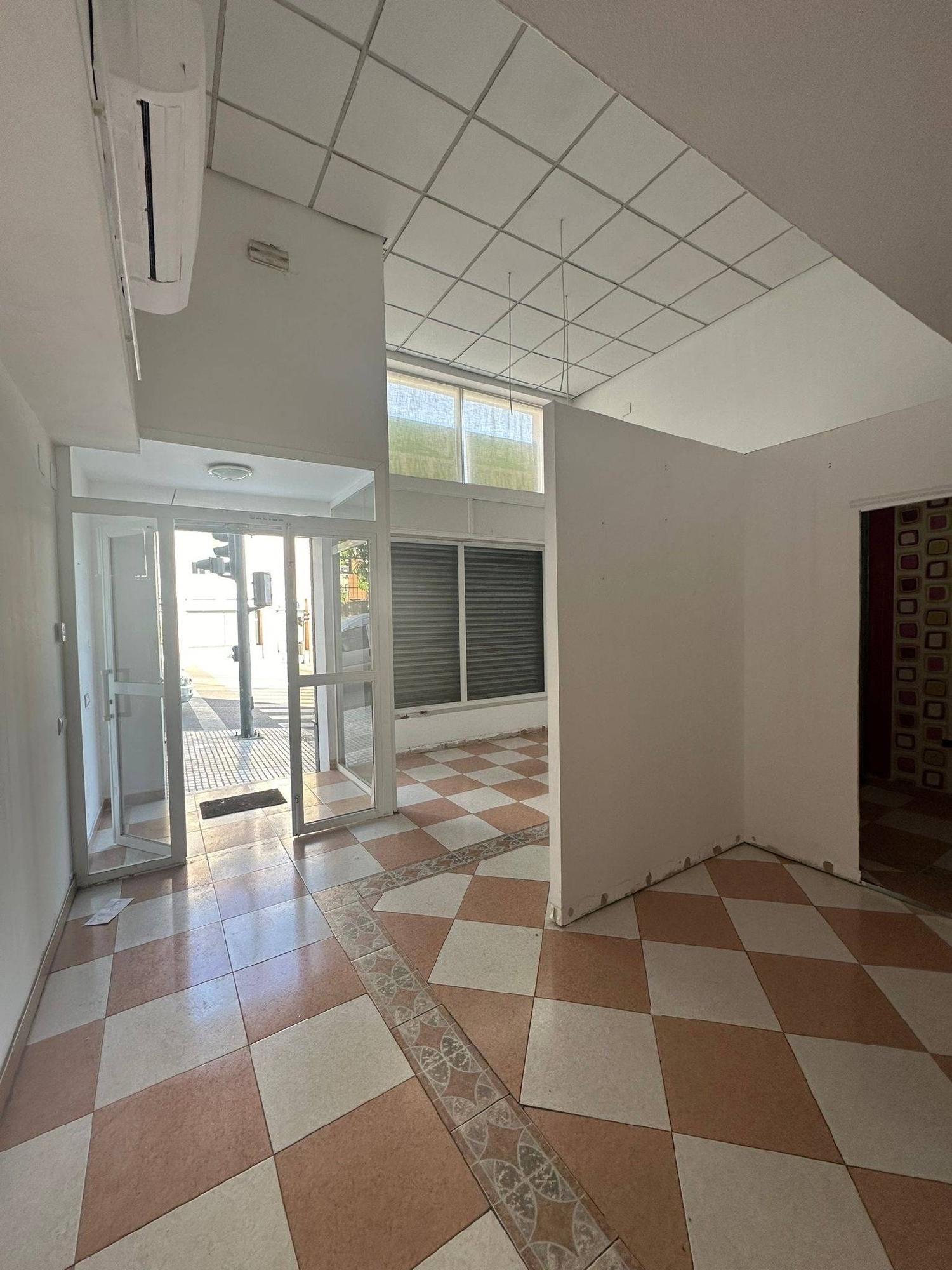 till salu lokal Campofrío Badajoz 2
