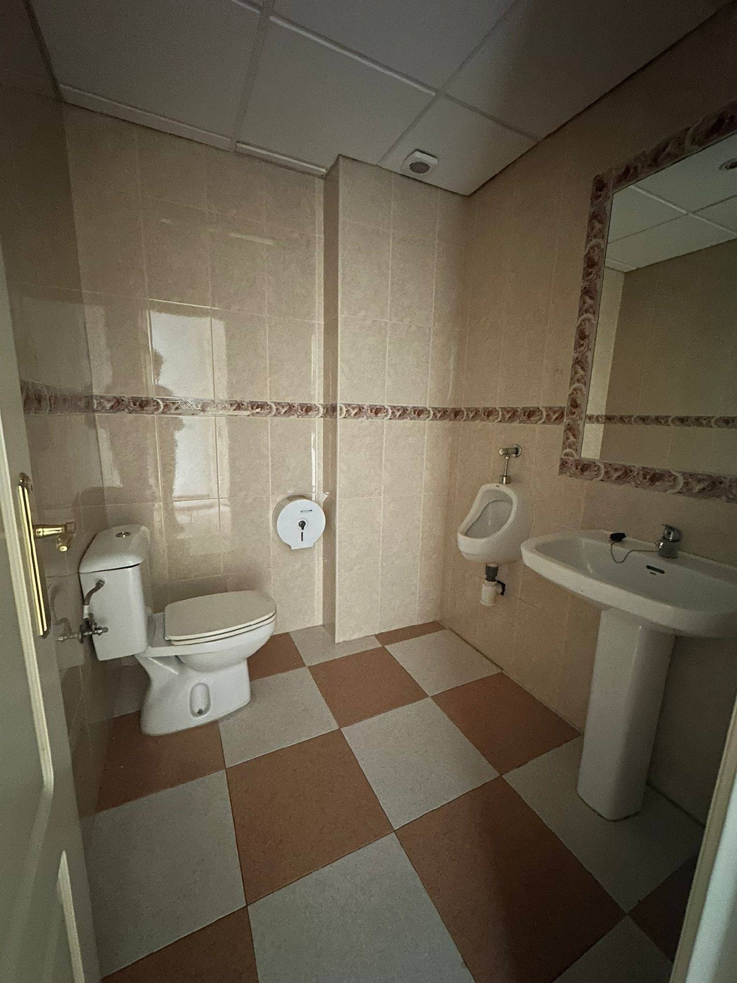  till salu lokal Campofrío Badajoz 7