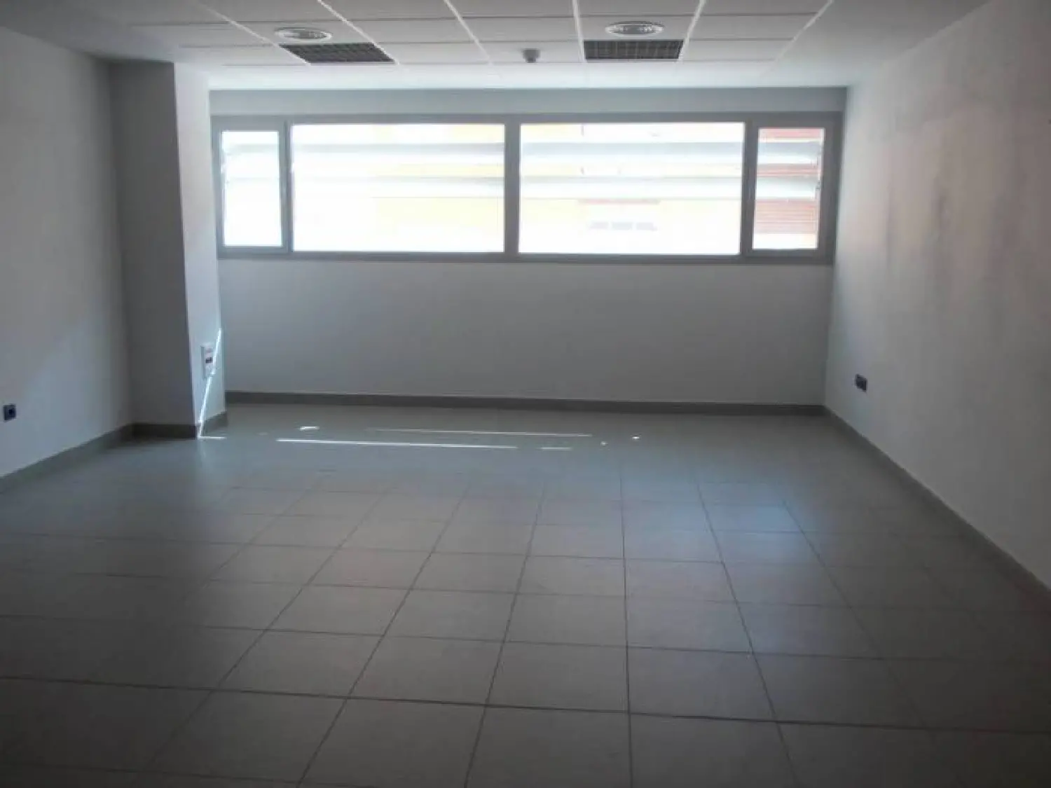  till salu lokal Cerro De Reyes Badajoz 1
