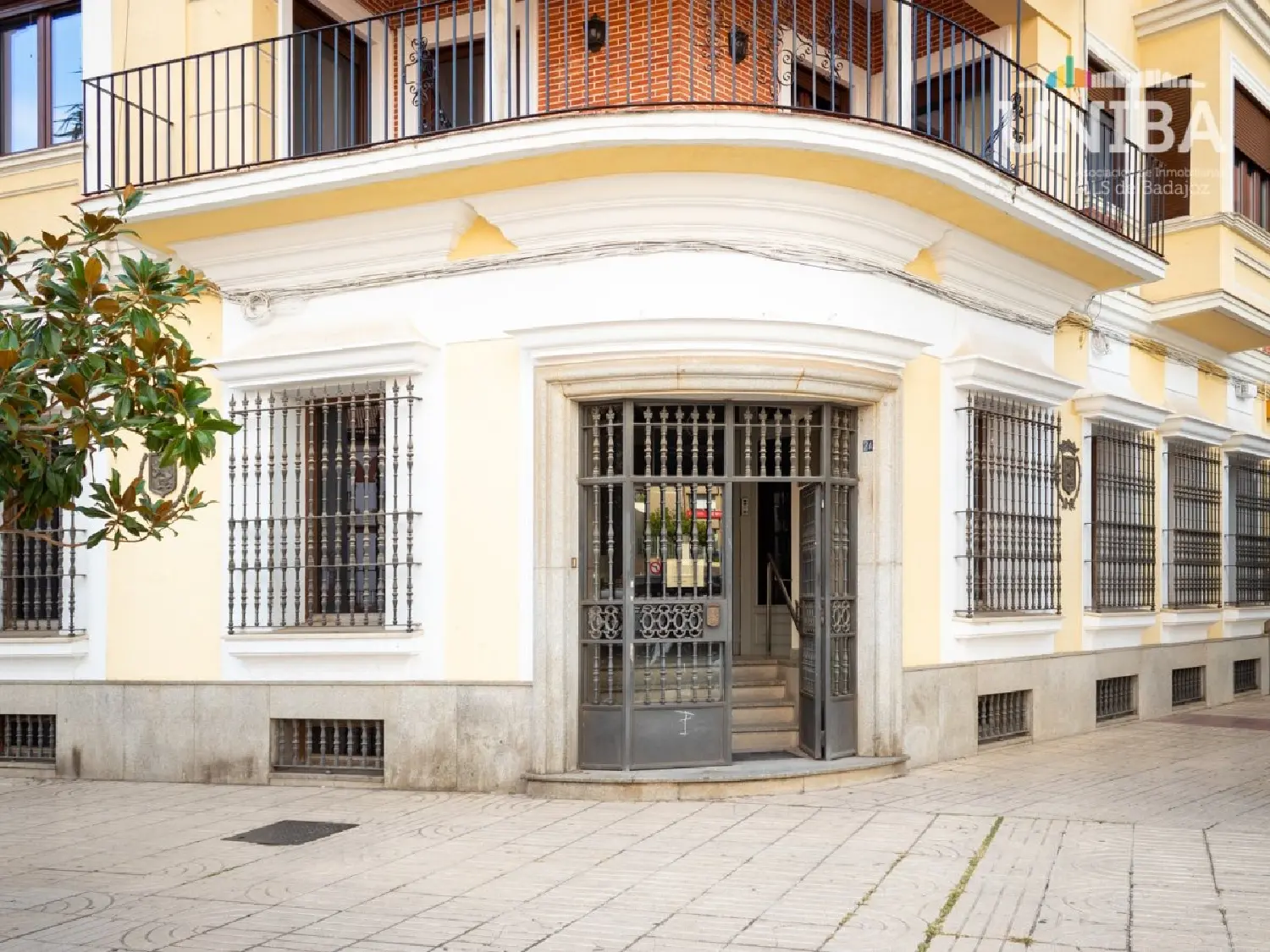 till salu lokal Cerro De Reyes Badajoz 2