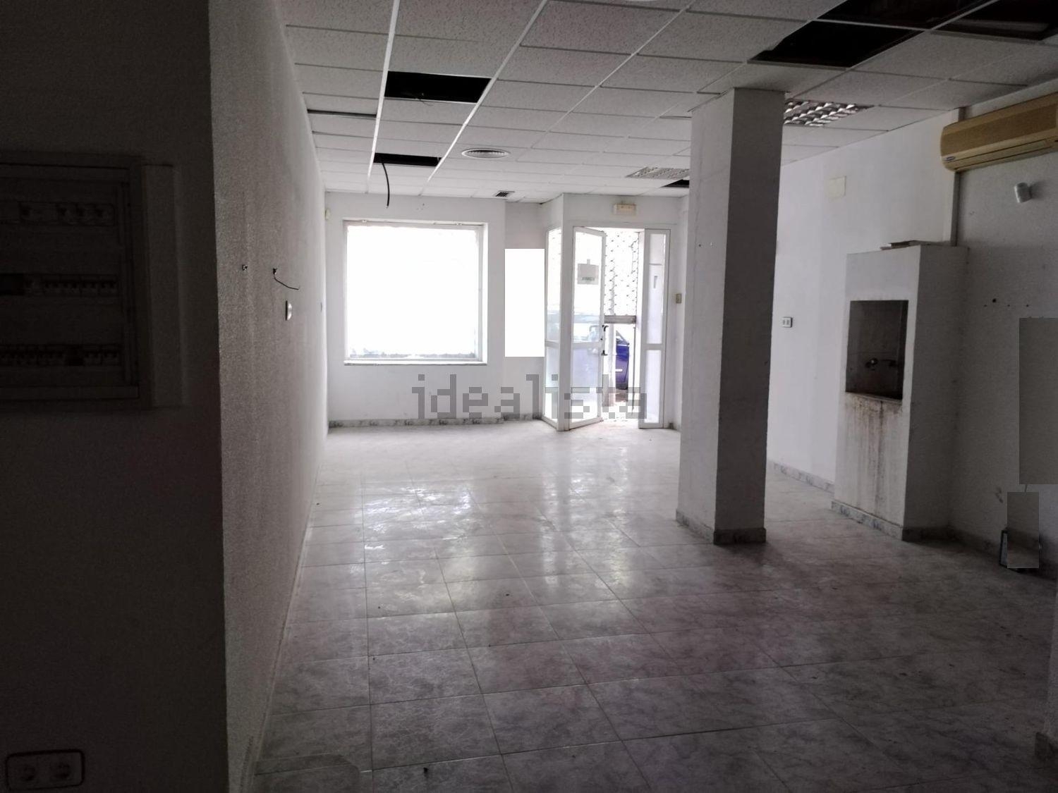 till salu lokal Club Campo Pino Badajoz 2