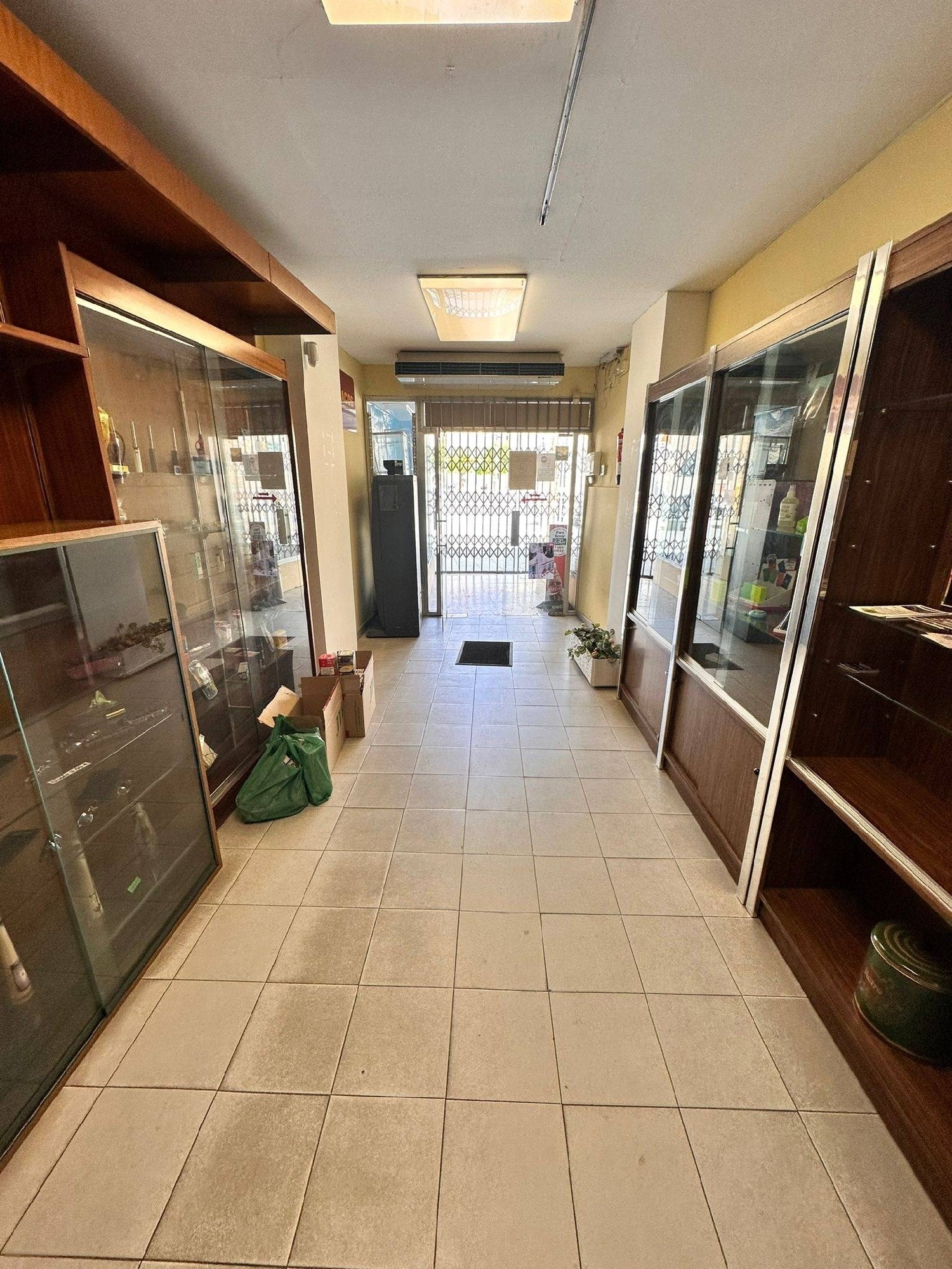  till salu lokal Colonia Carlos Haya Badajoz 5