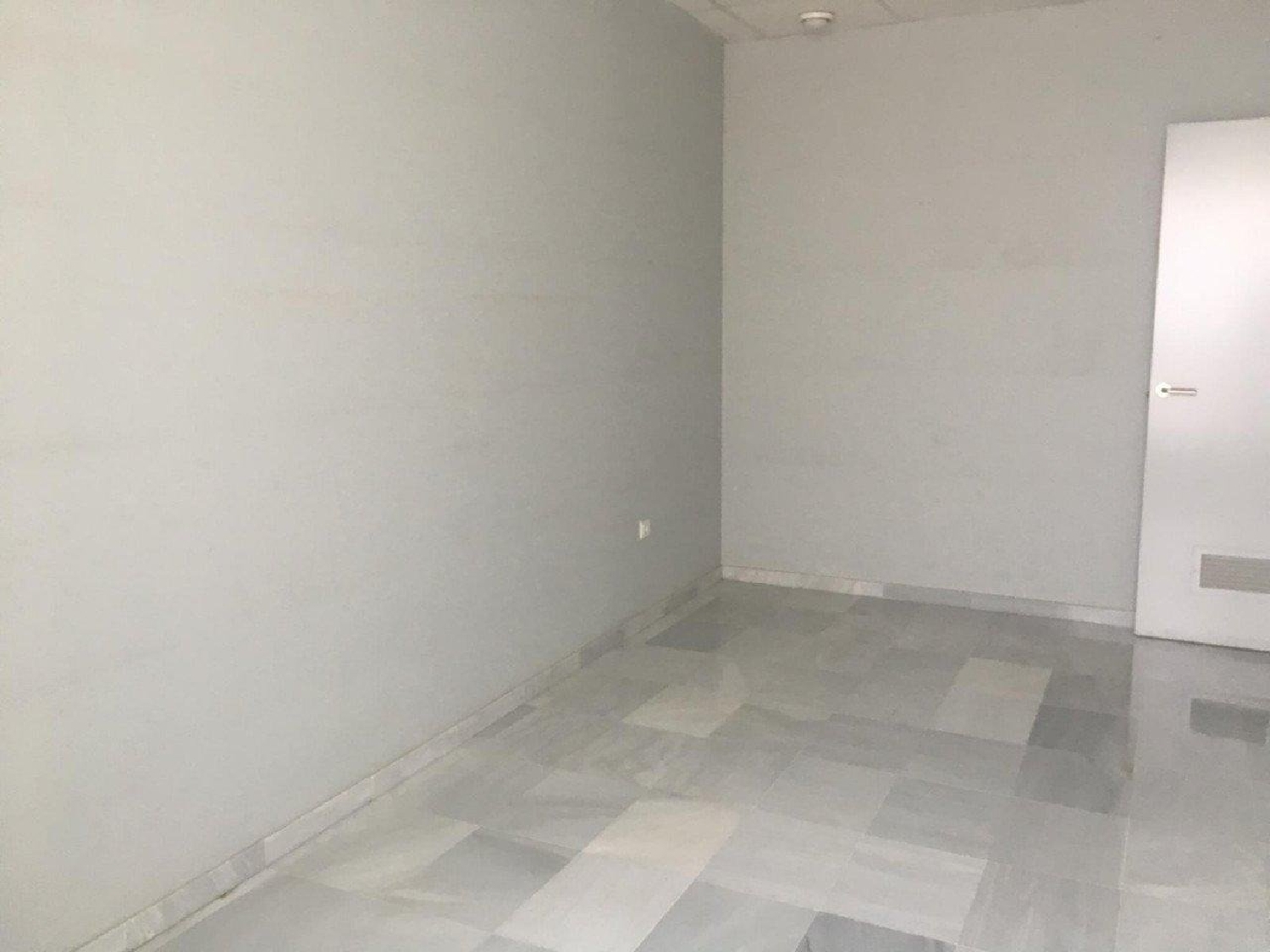  till salu lokal Cuesta Blanca Loja 8