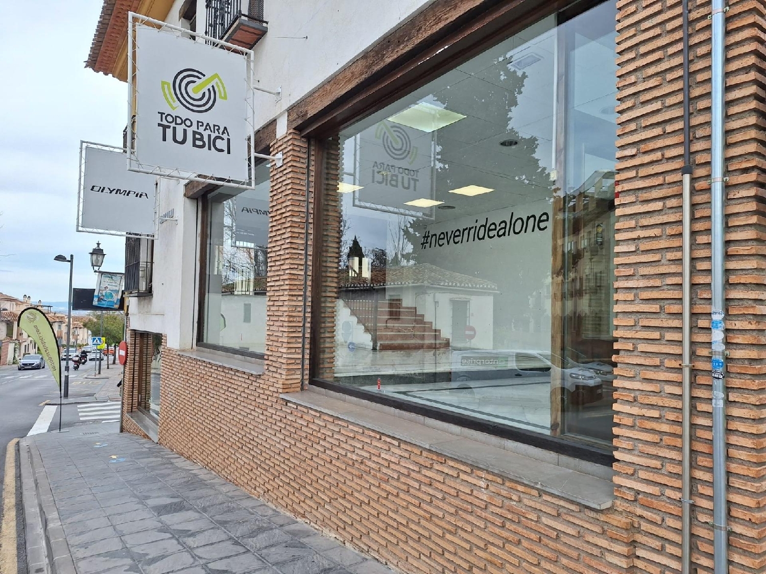till salu lokal Puerto Lope Loja 2