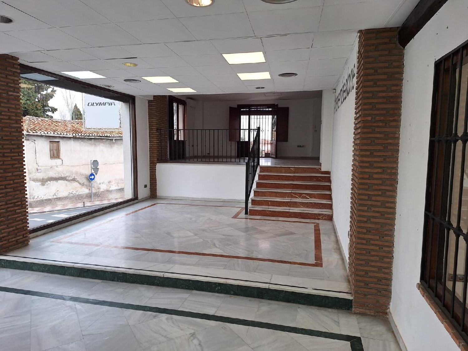  till salu lokal Puerto Lope Loja 8