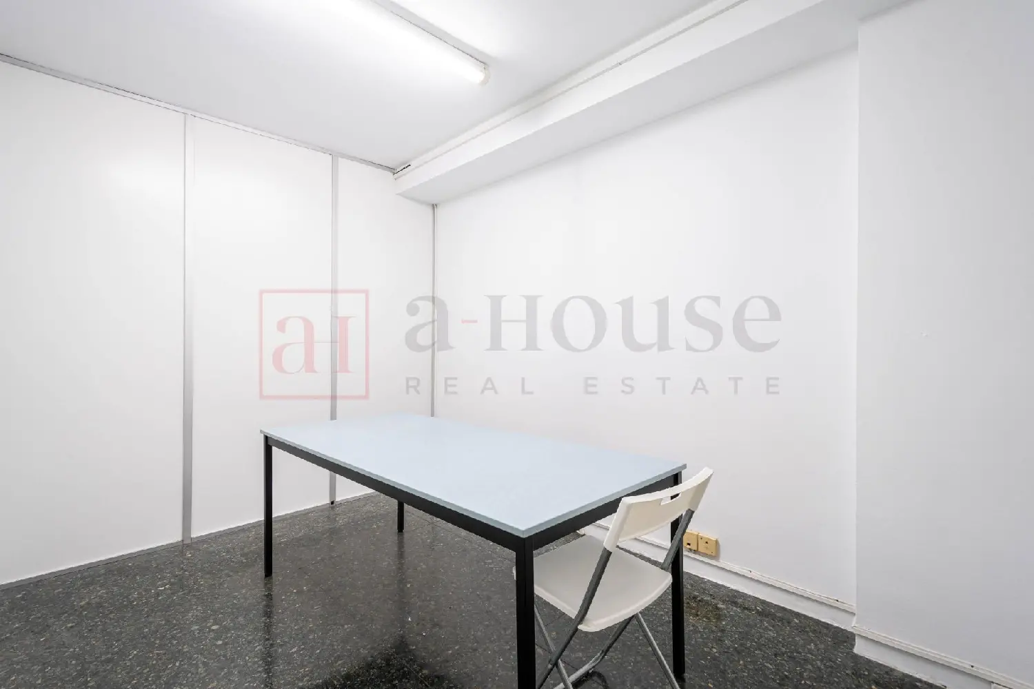  till salu lokal Eixample-Sant Antoni Barcelonès 7