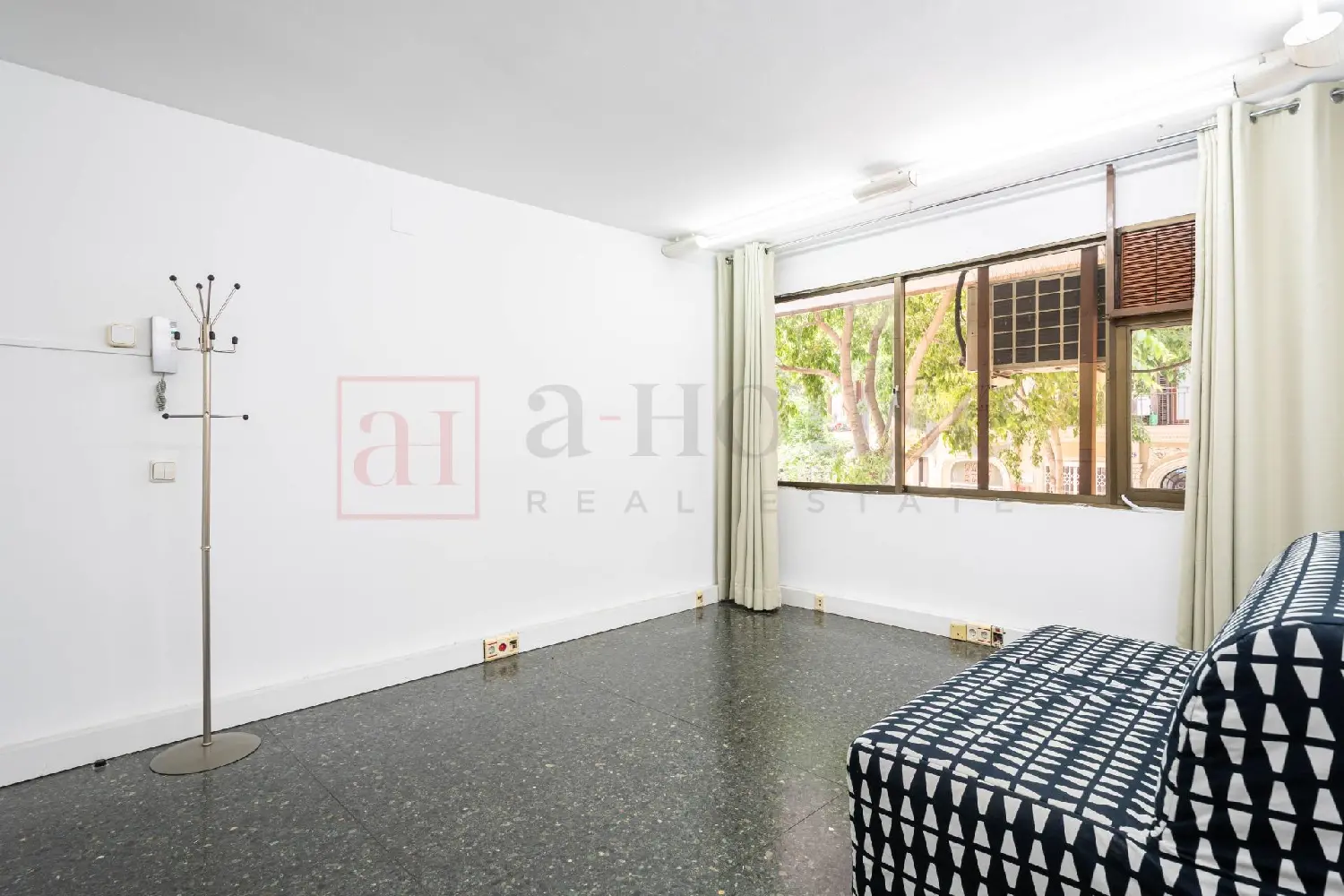 till salu lokal Eixample-Sant Antoni Barcelonès 3