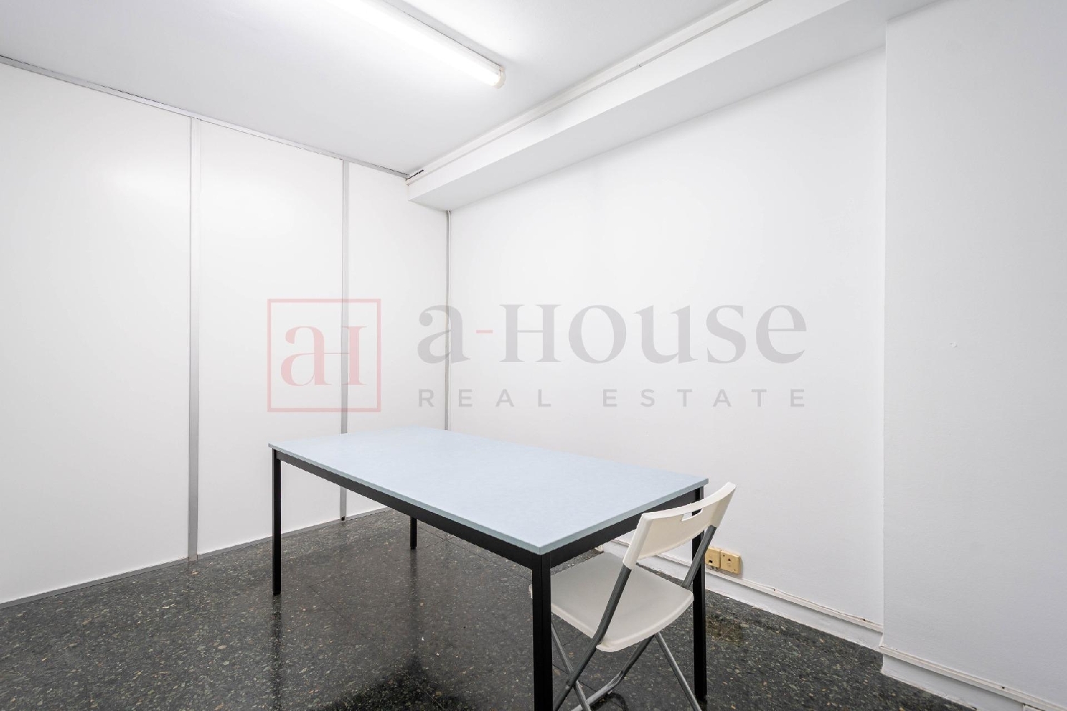  till salu lokal Eixample-Sant Antoni Barcelonès 7