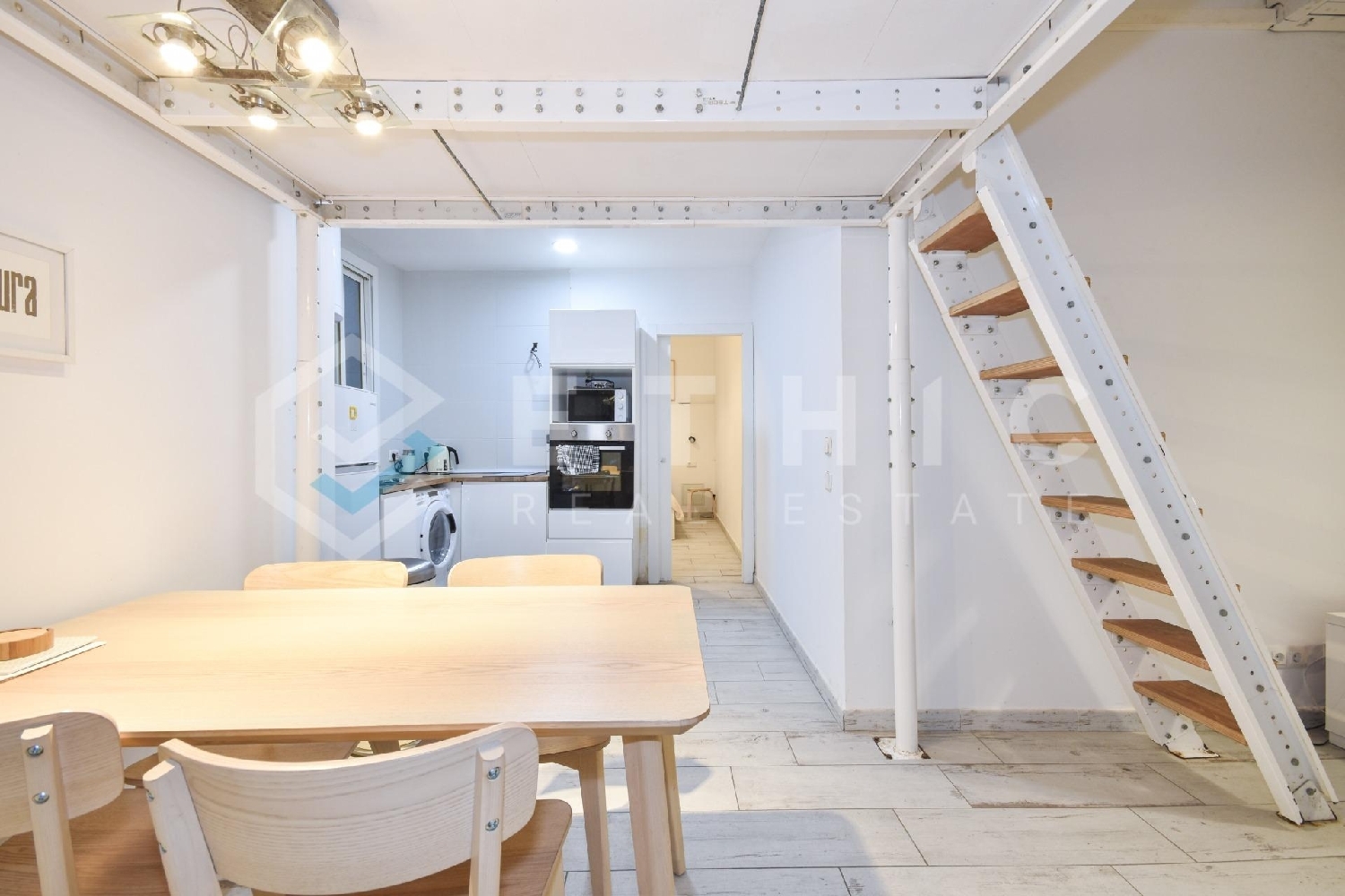  till salu lokal Eixample-Sant Antoni Barcelonès 4