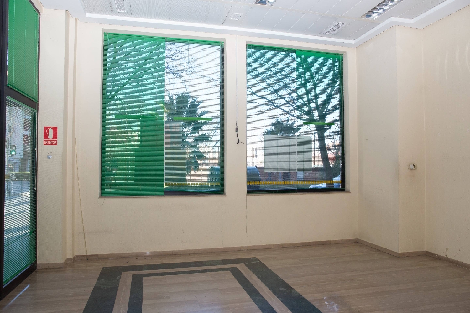 till salu lokal El Manantío Badajoz 2